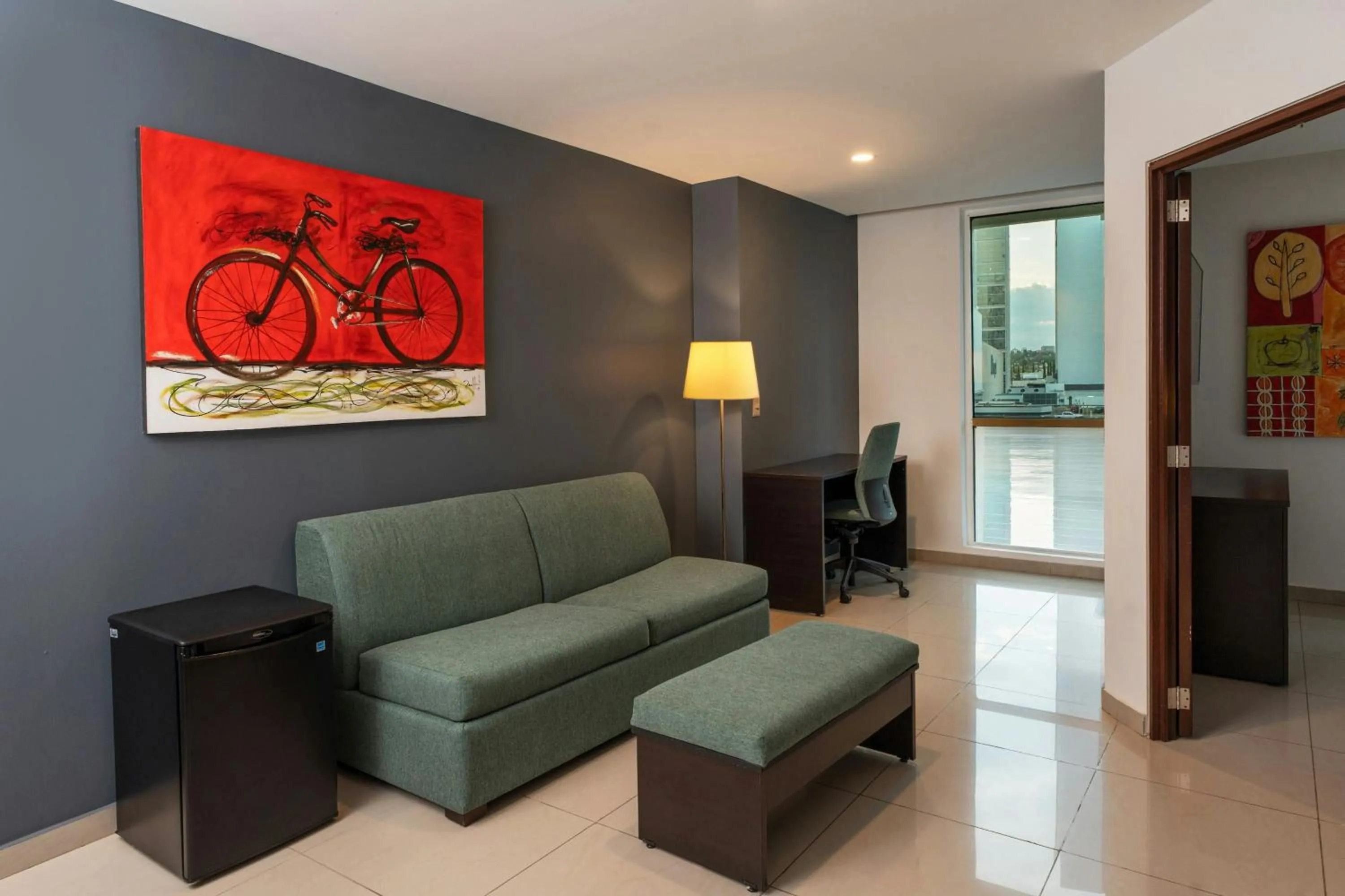Living room in Courtyard by Marriott Guadalajara Andares