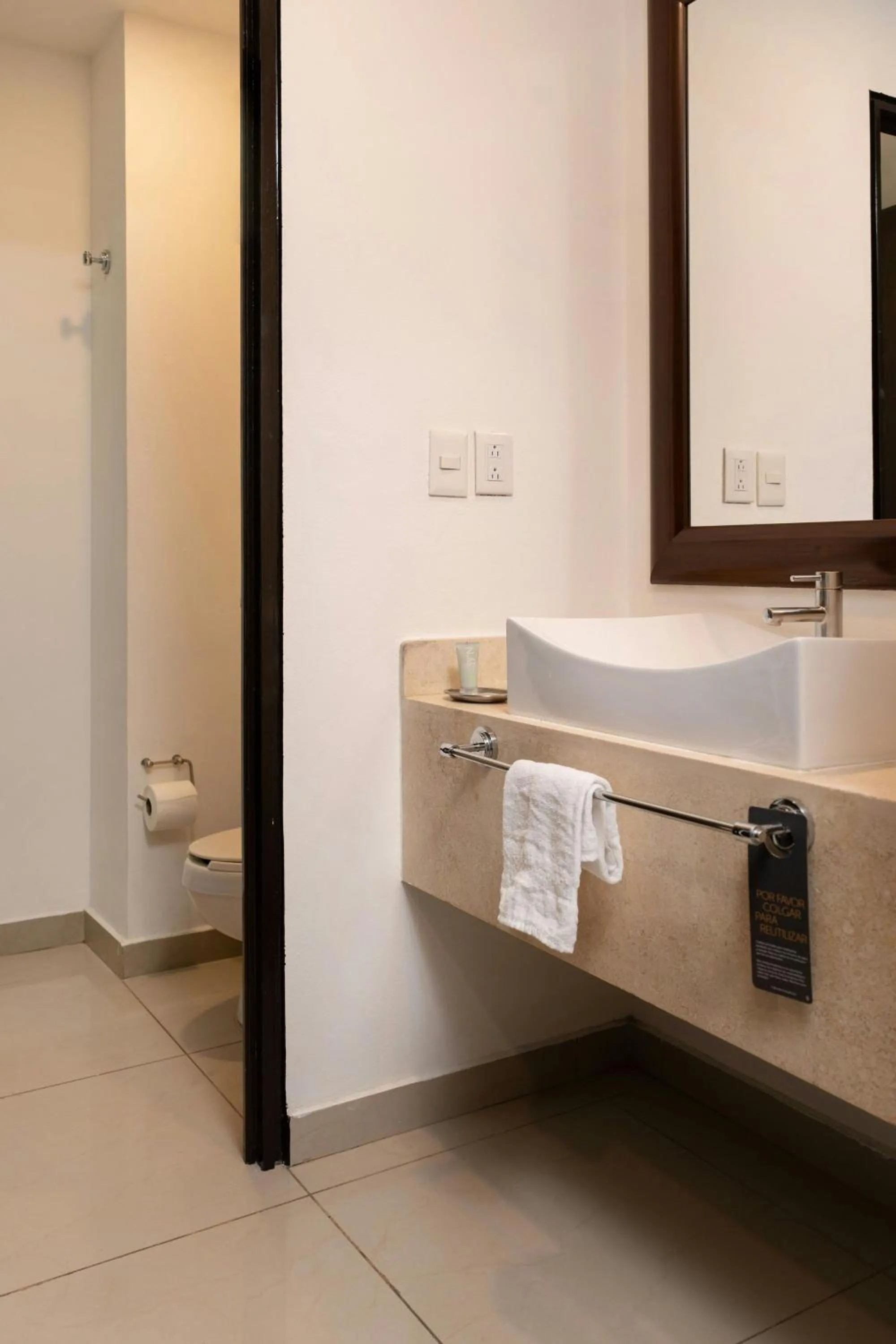 Photo of the whole room in Courtyard by Marriott Guadalajara Andares