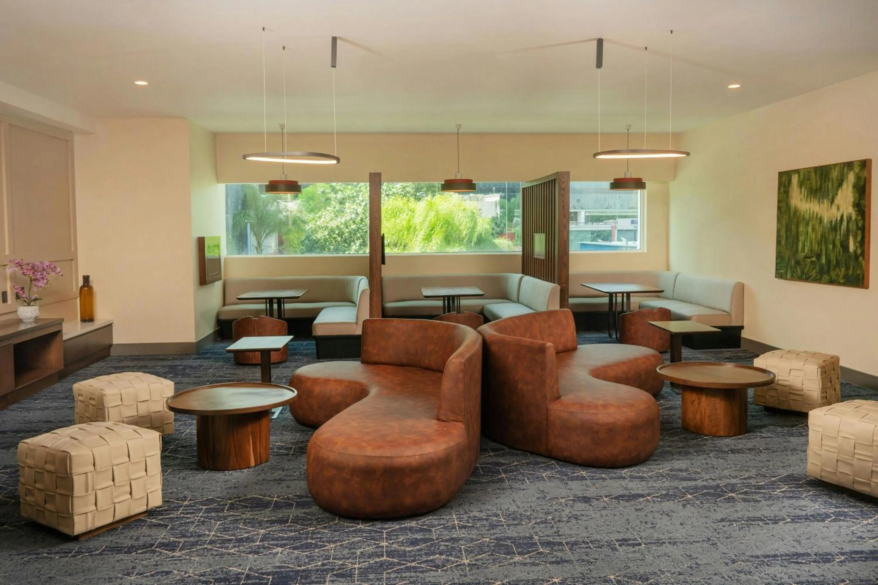 Lounge or bar in Courtyard by Marriott Guadalajara Andares