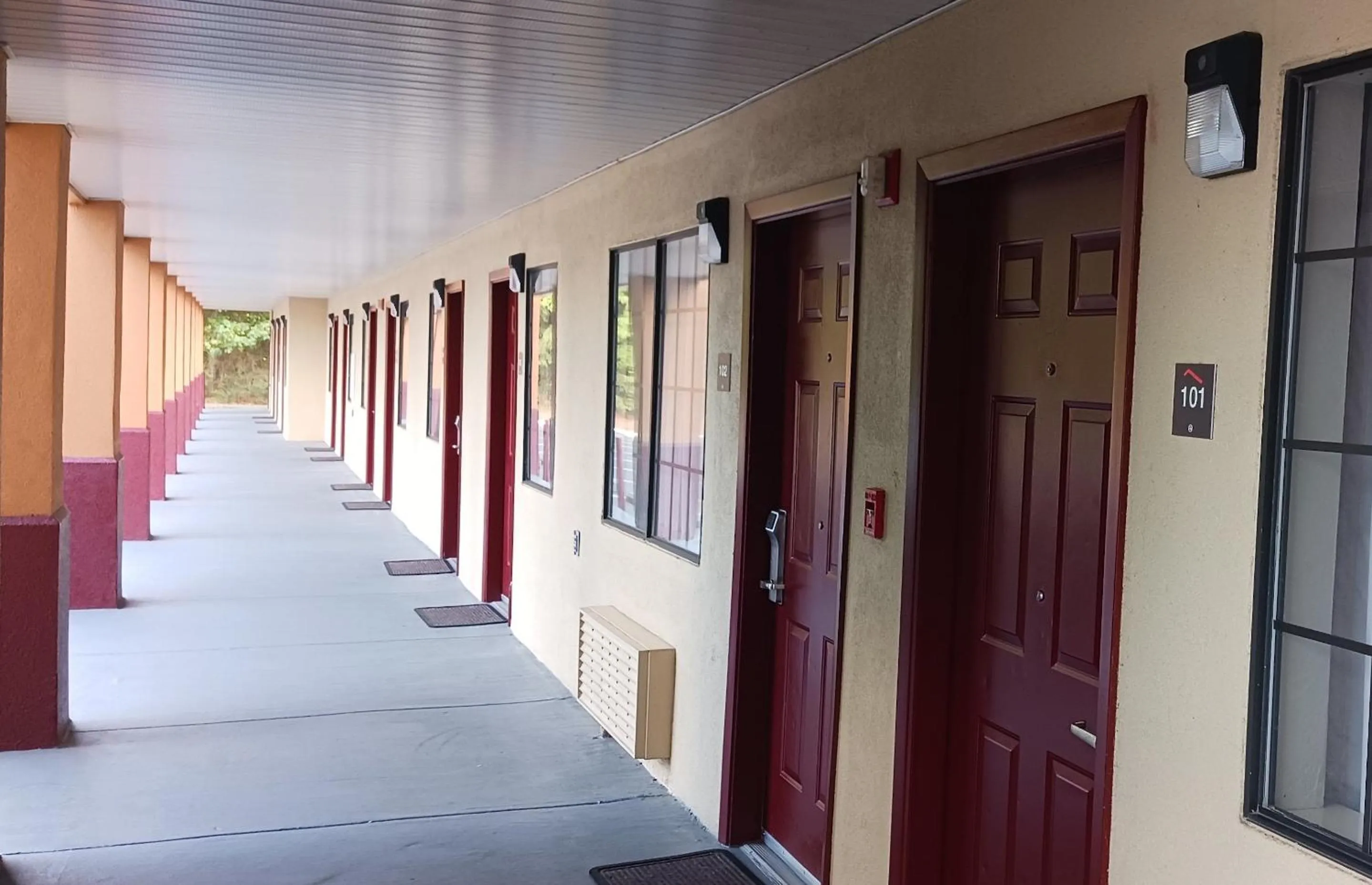 Property building in Red Roof Inn & Suites Jackson - Richland