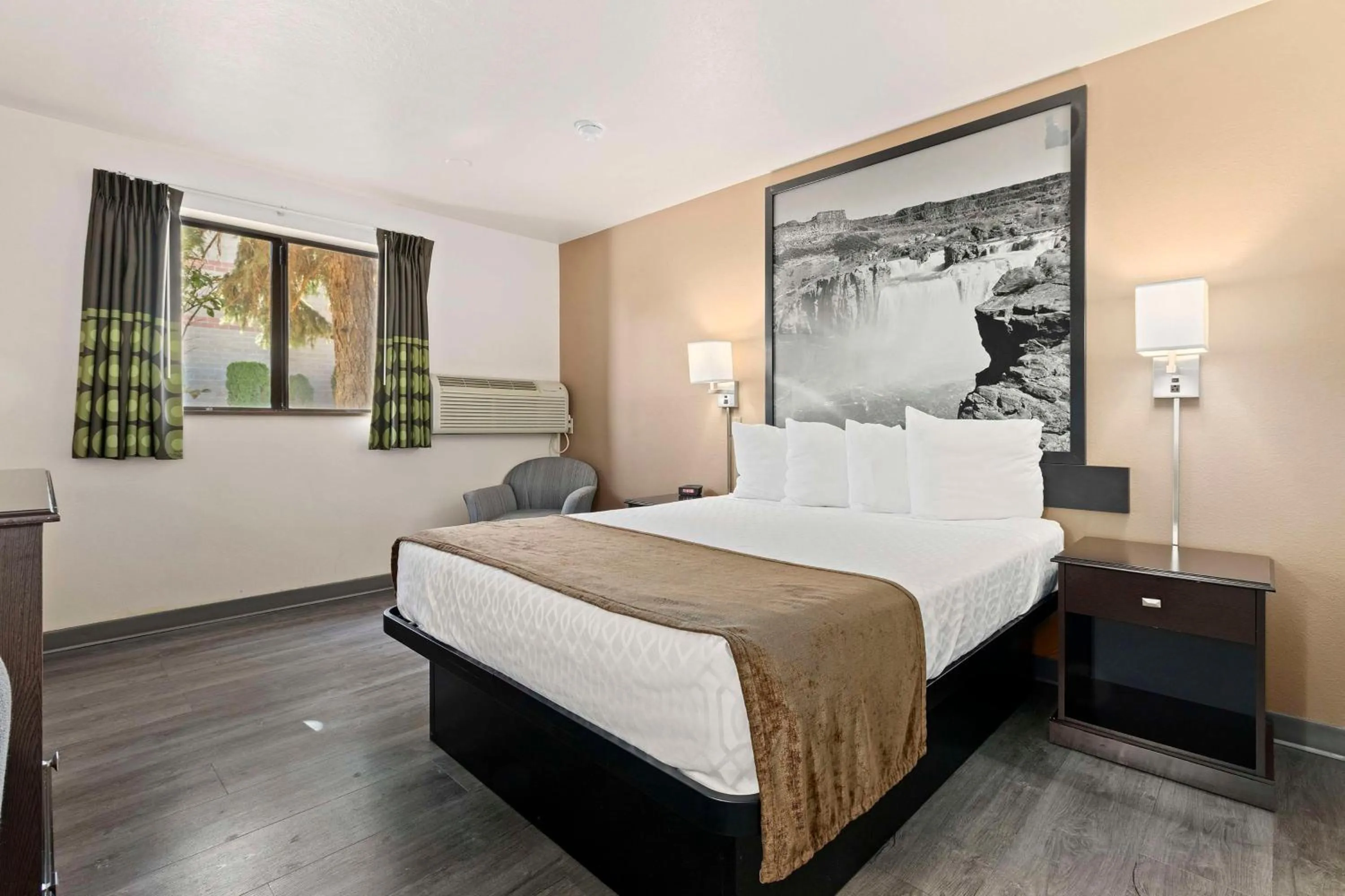 Bedroom, Bed in SureStay Hotel by Best Western Twin Falls