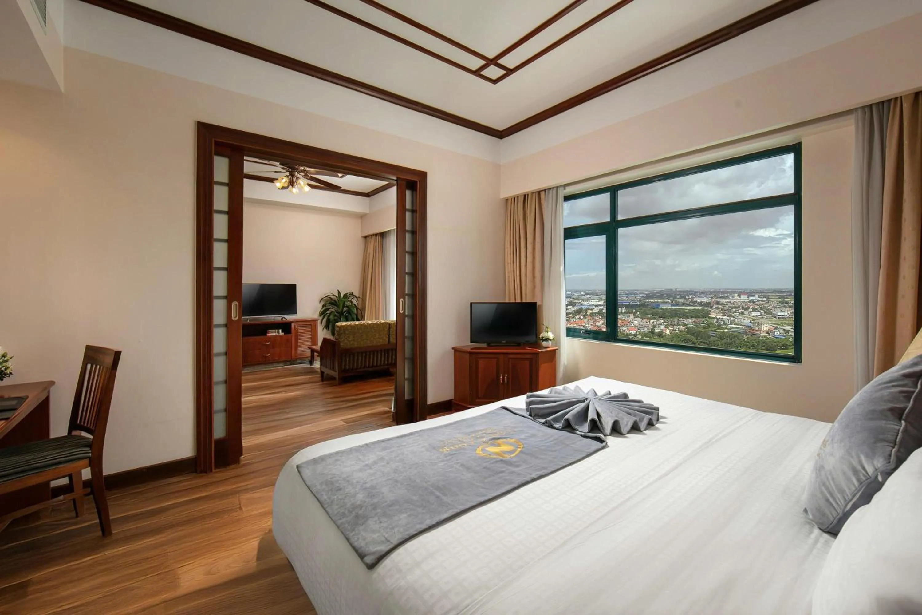 Photo of the whole room, Bed in Nam Cuong Hai Duong Hotel