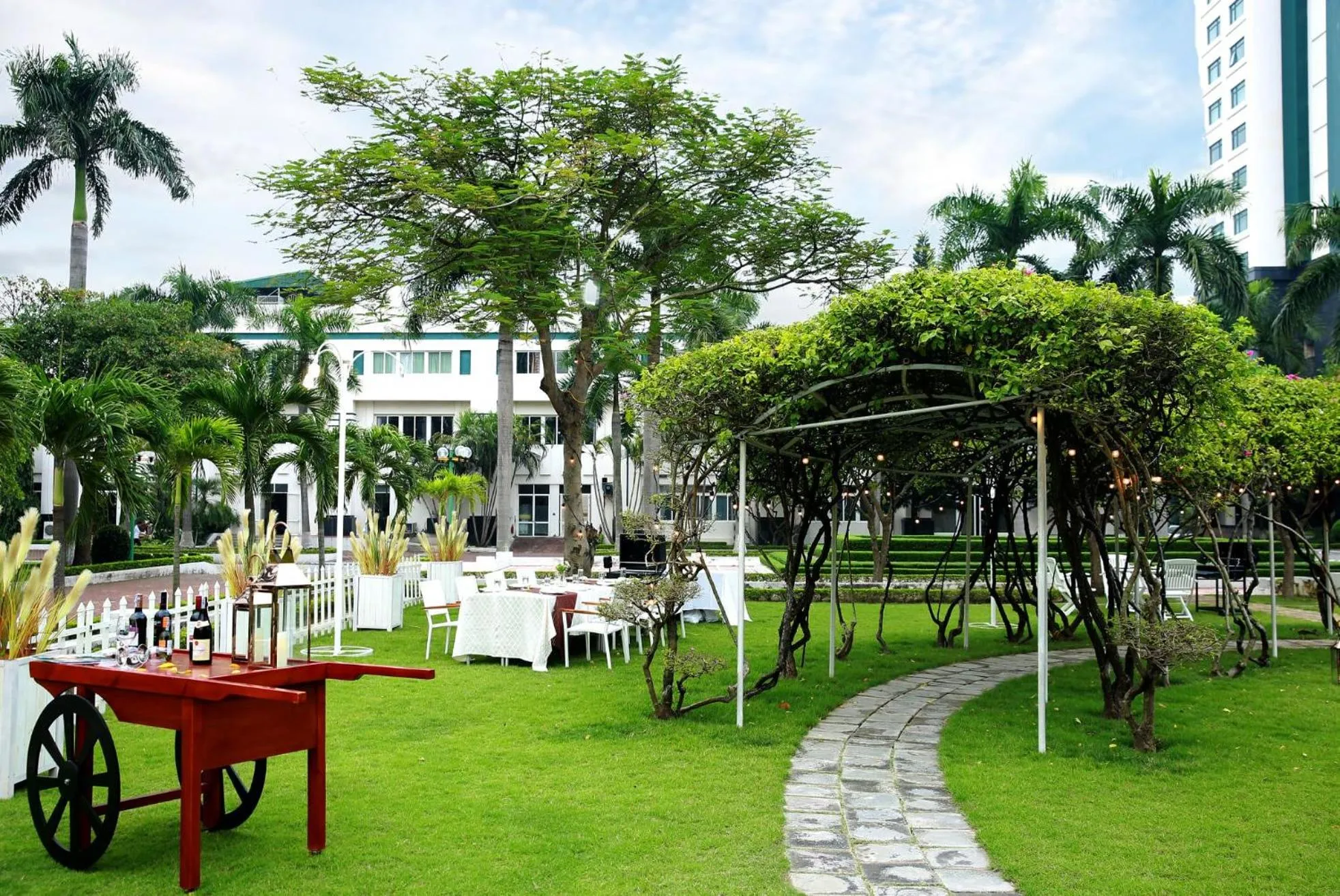 Garden in Nam Cuong Hai Duong Hotel