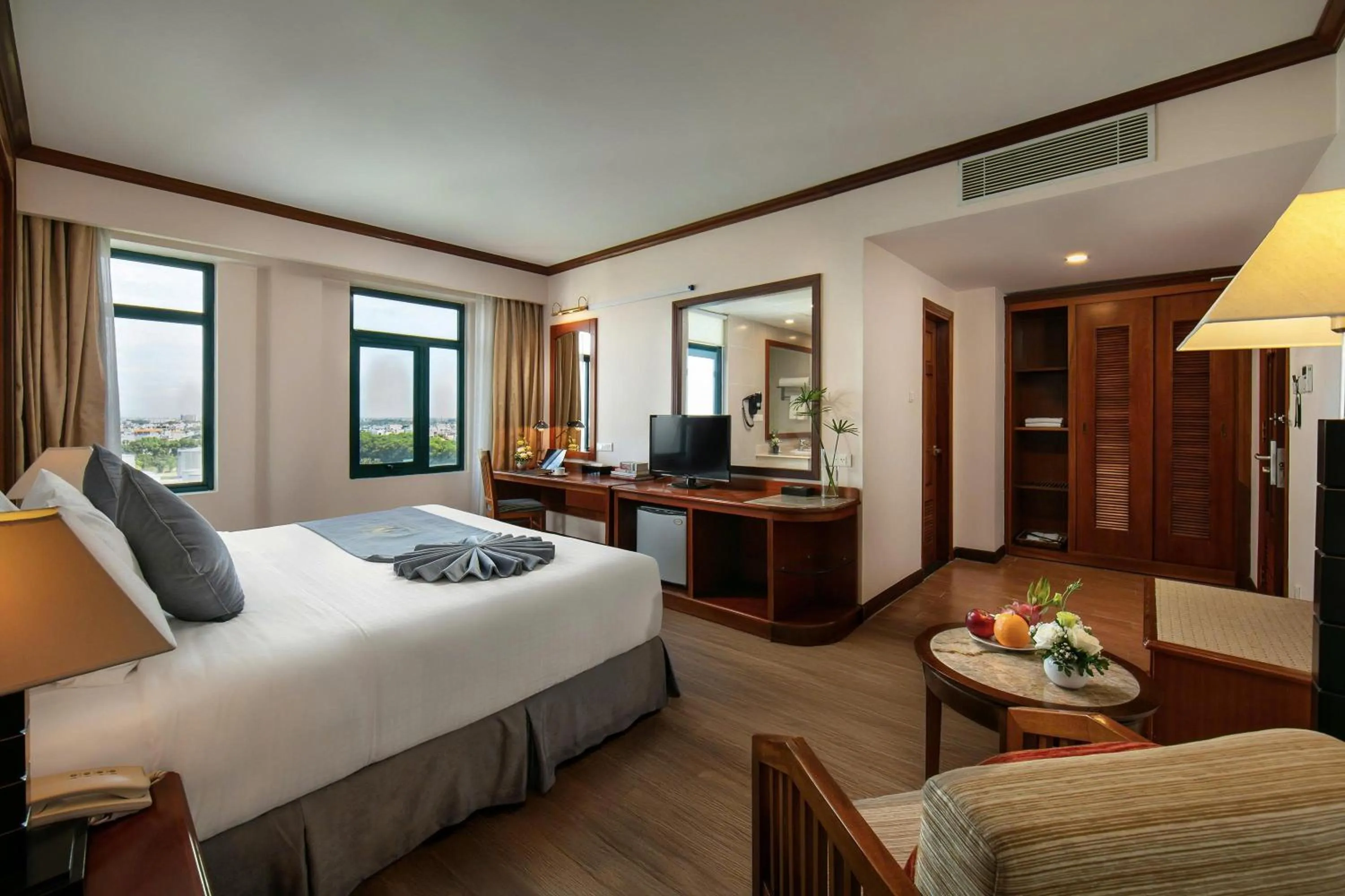 Photo of the whole room, Bed in Nam Cuong Hai Duong Hotel