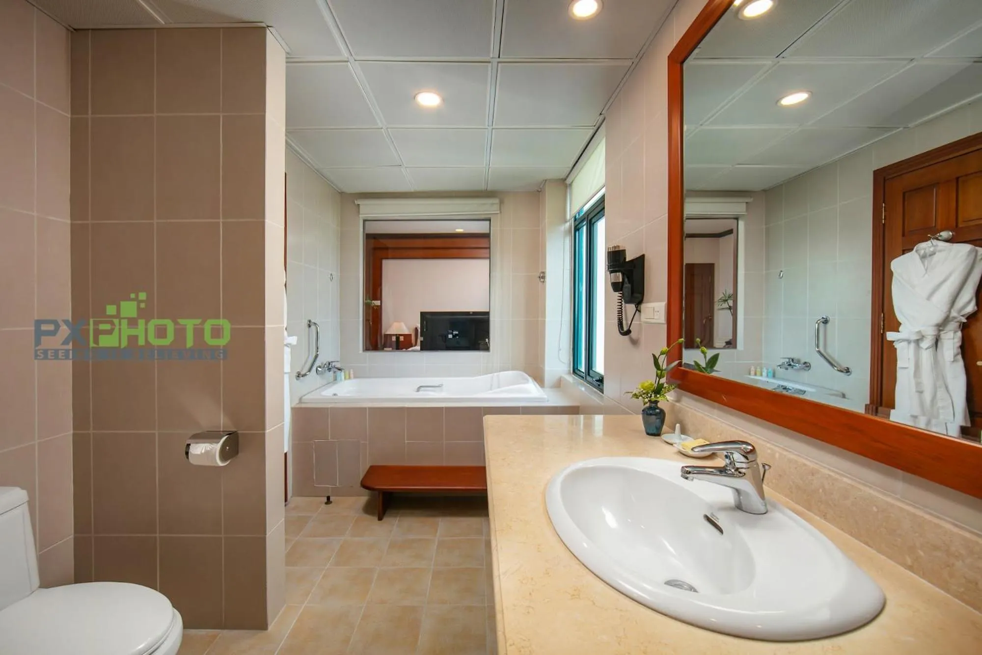 Toilet, Bed in Nam Cuong Hai Duong Hotel