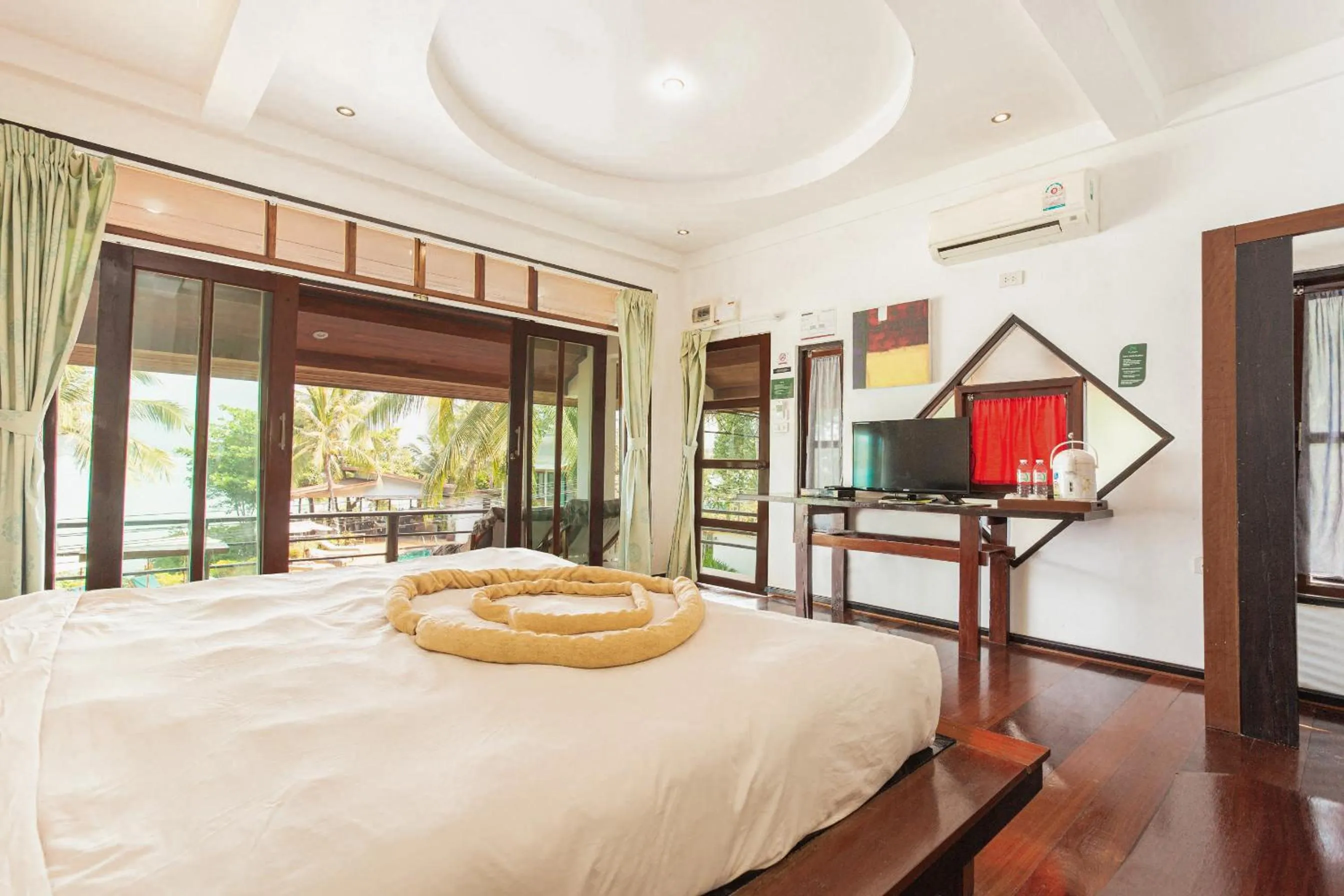 Patio, Bed in Resolution Resort