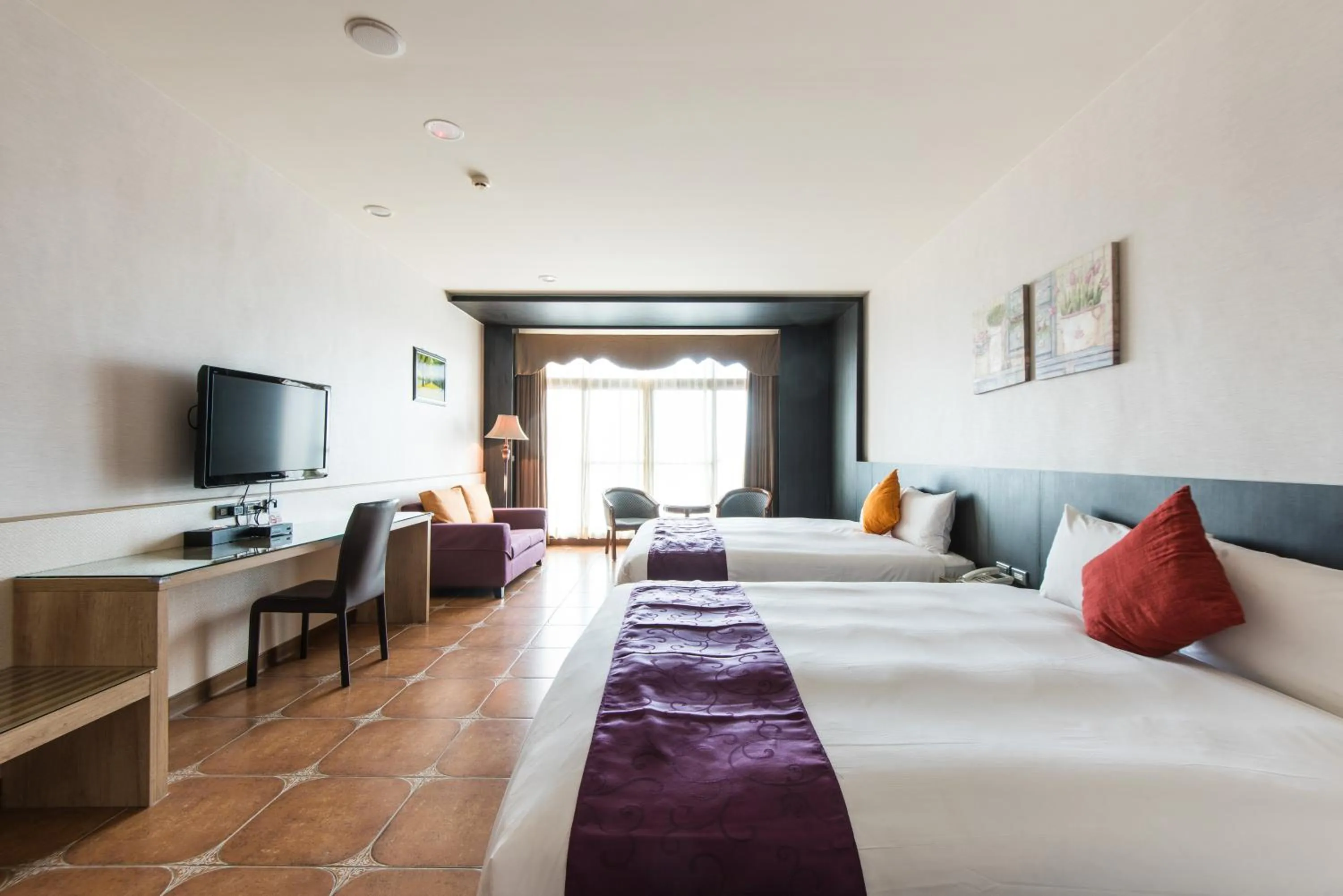 Photo of the whole room, Bed in Kending Kaying Hotel