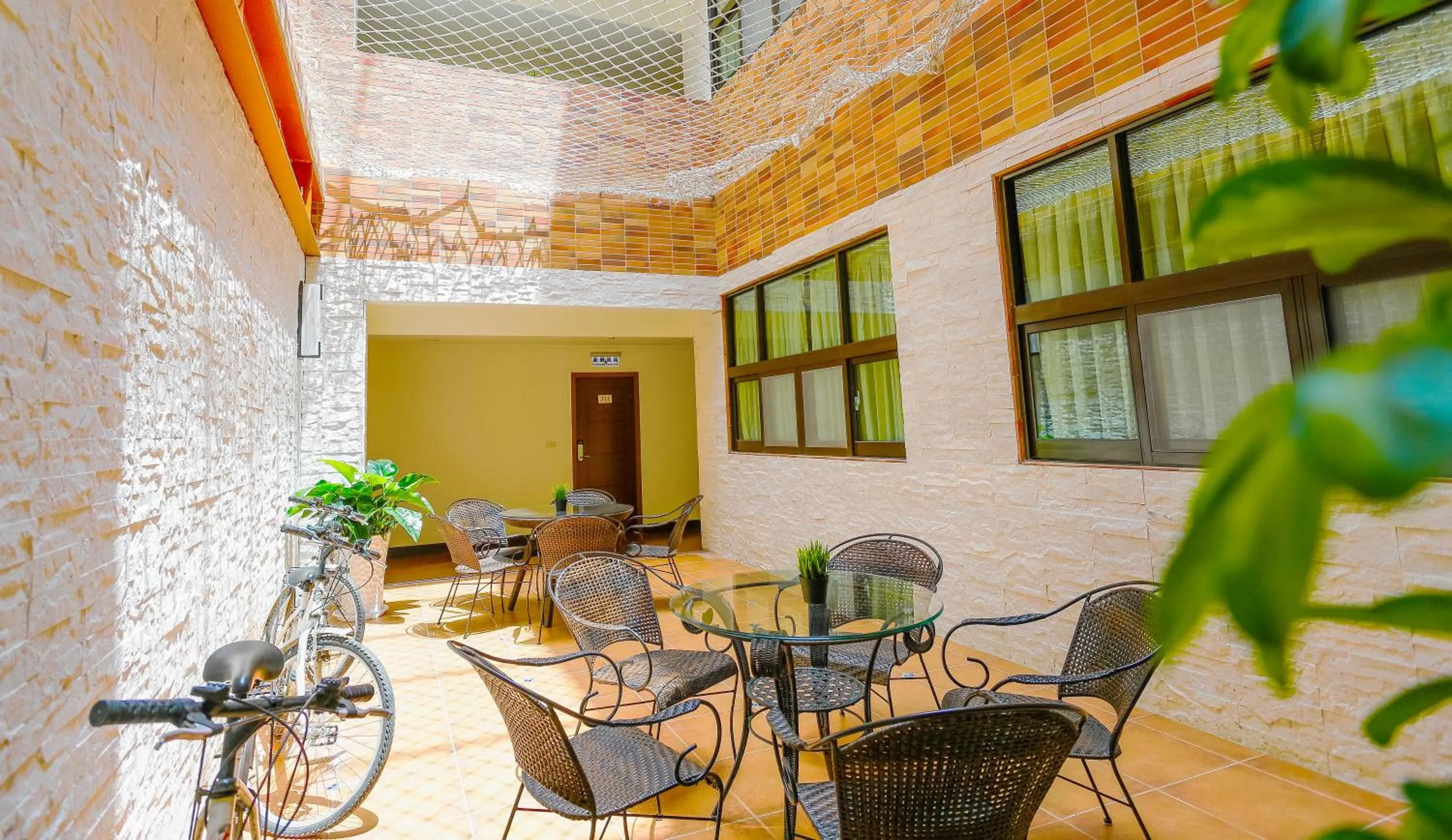 Communal lounge/ TV room in Kending Kaying Hotel