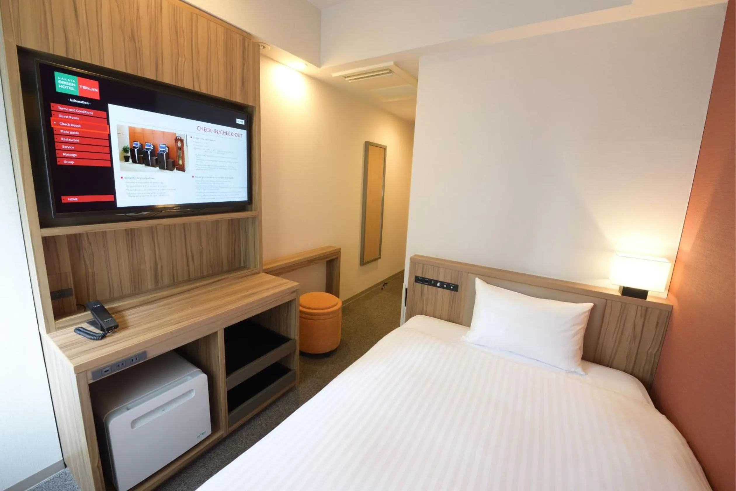 Photo of the whole room, Bed in Hakata Green Hotel Tenjin