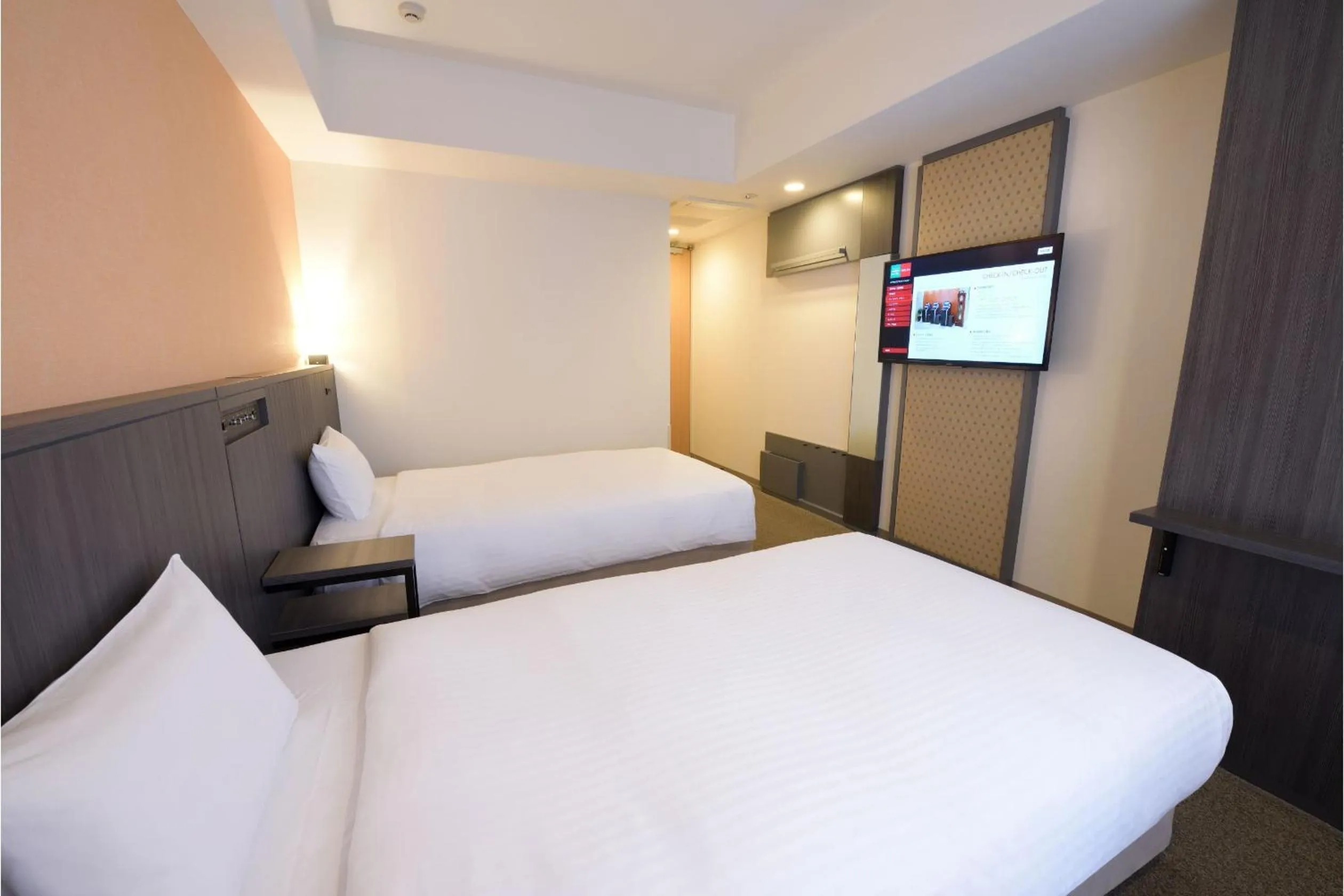 Photo of the whole room, Bed in Hakata Green Hotel Tenjin