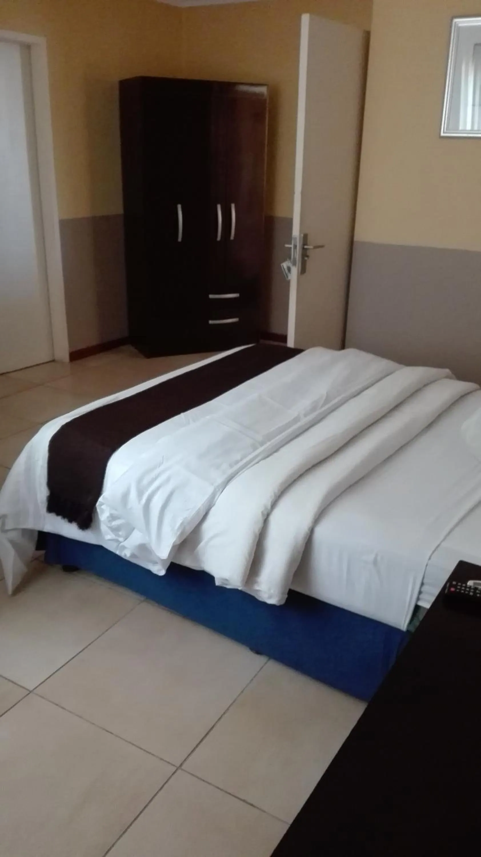 Decorative detail, Bed in Villa Via Hotel Midrand