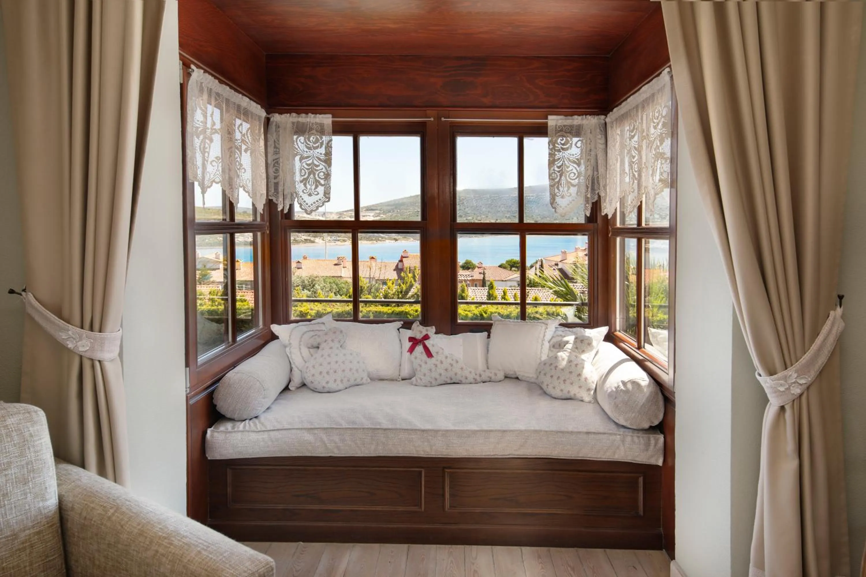 Seating area, Bed in Alacati Kapari Hotel - Special Category