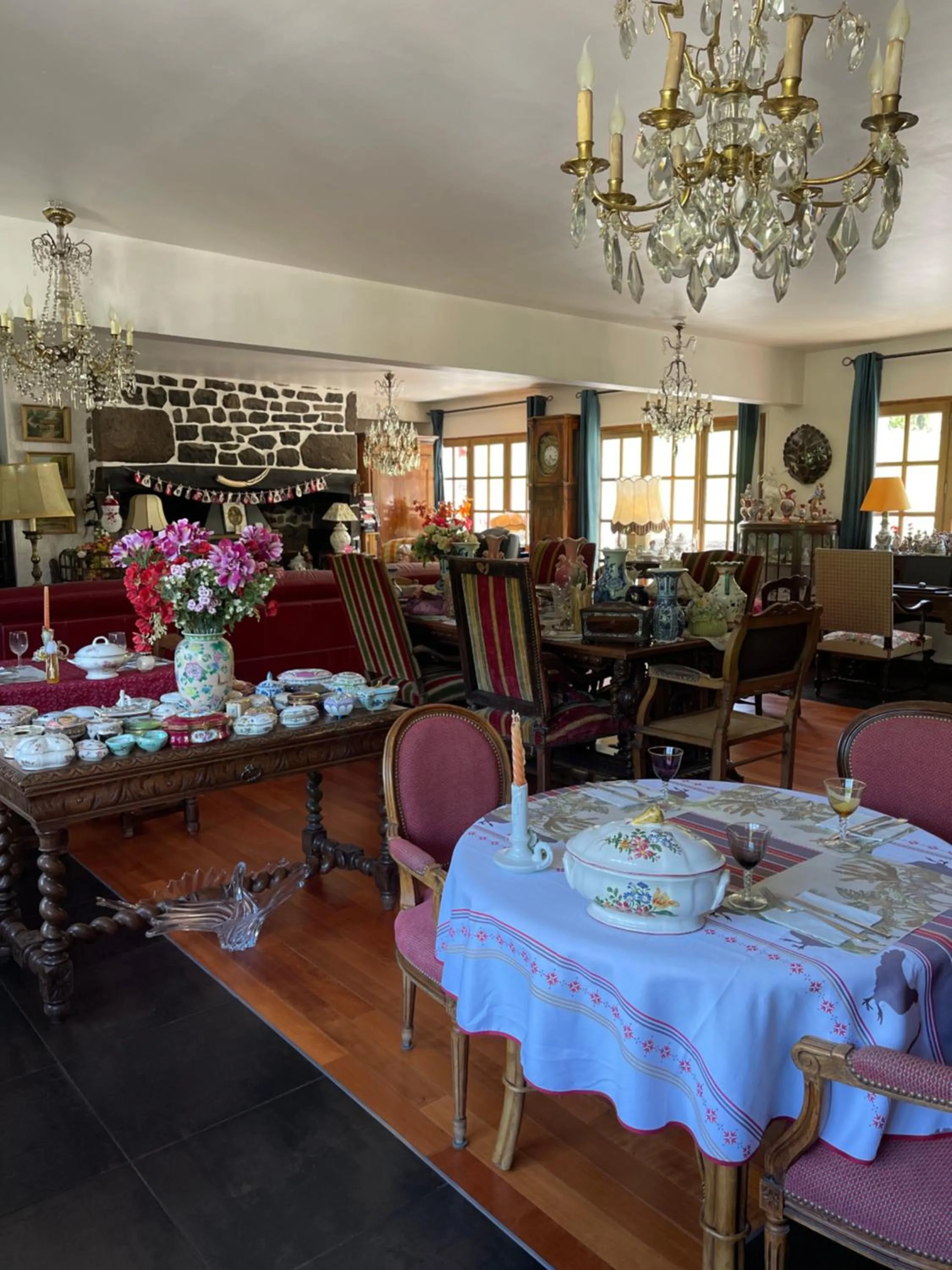 Restaurant/places to eat in Hotel bar b'rock