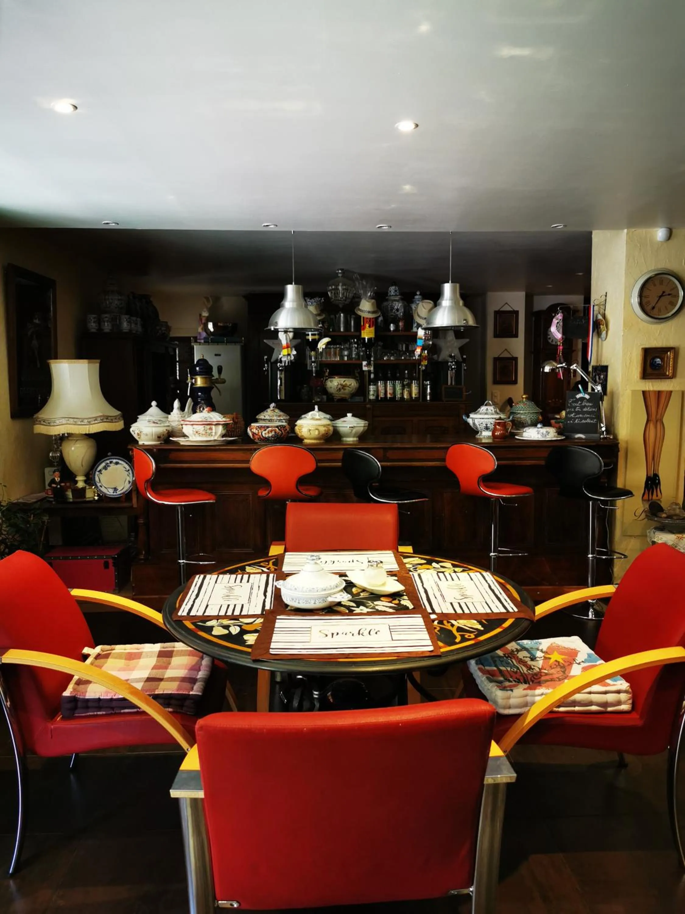 Restaurant/places to eat in Hotel bar b'rock