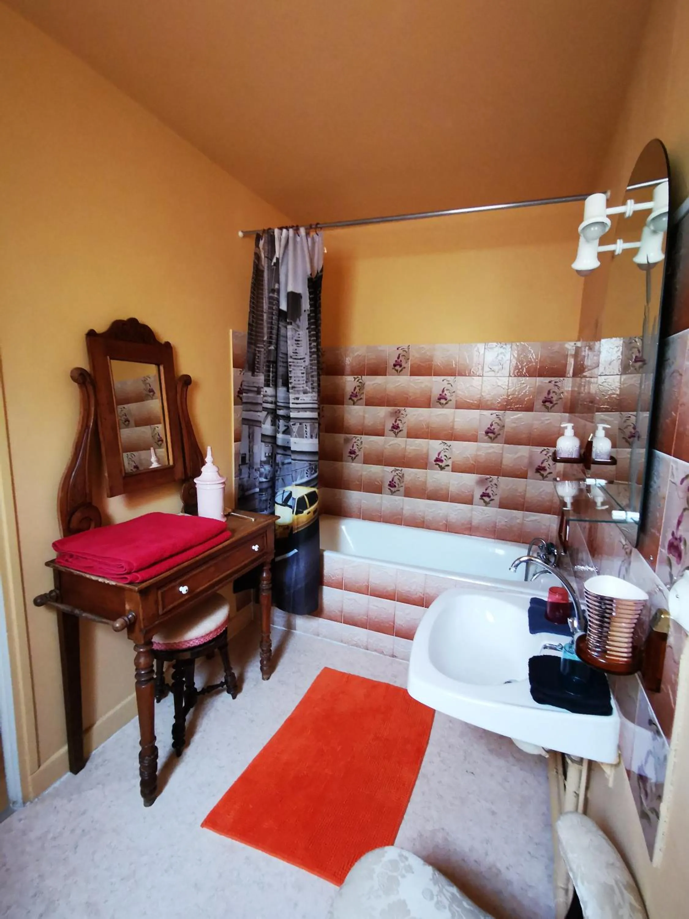 Bathroom, Bed in Hotel bar b'rock