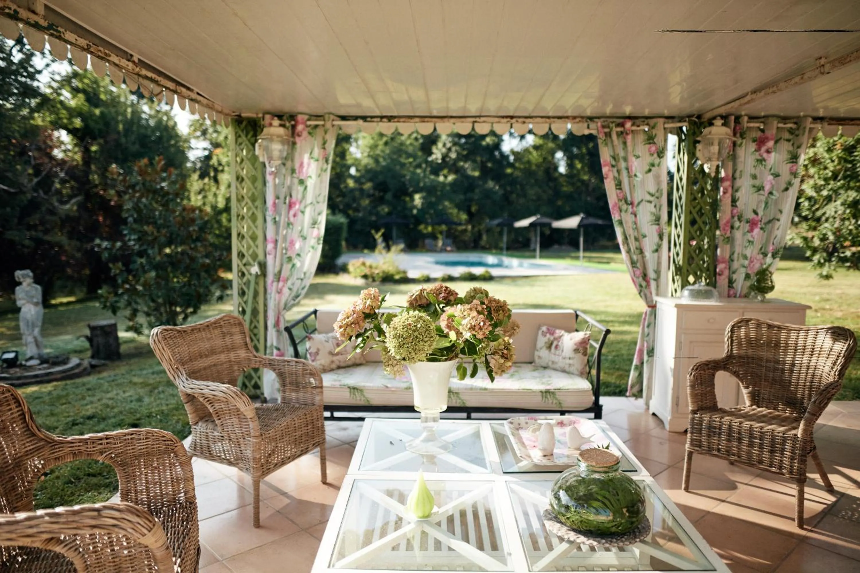 Patio in Castel Bois Marie, Maison d'hôtes