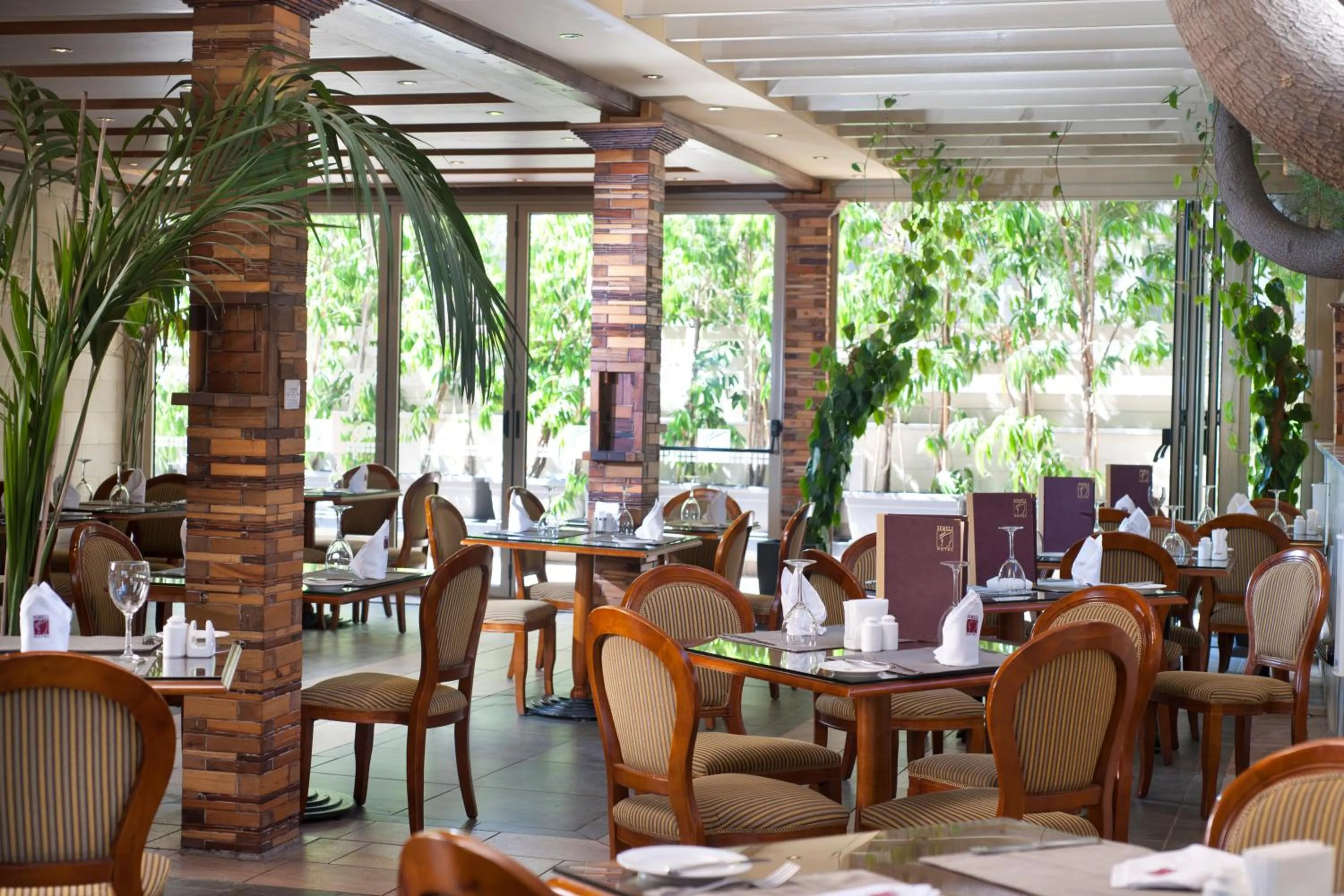 Restaurant/places to eat in Semeli Hotel