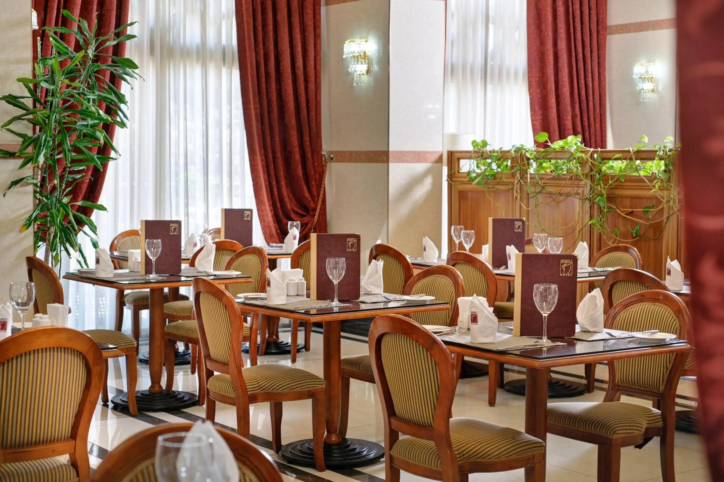 Restaurant/places to eat in Semeli Hotel