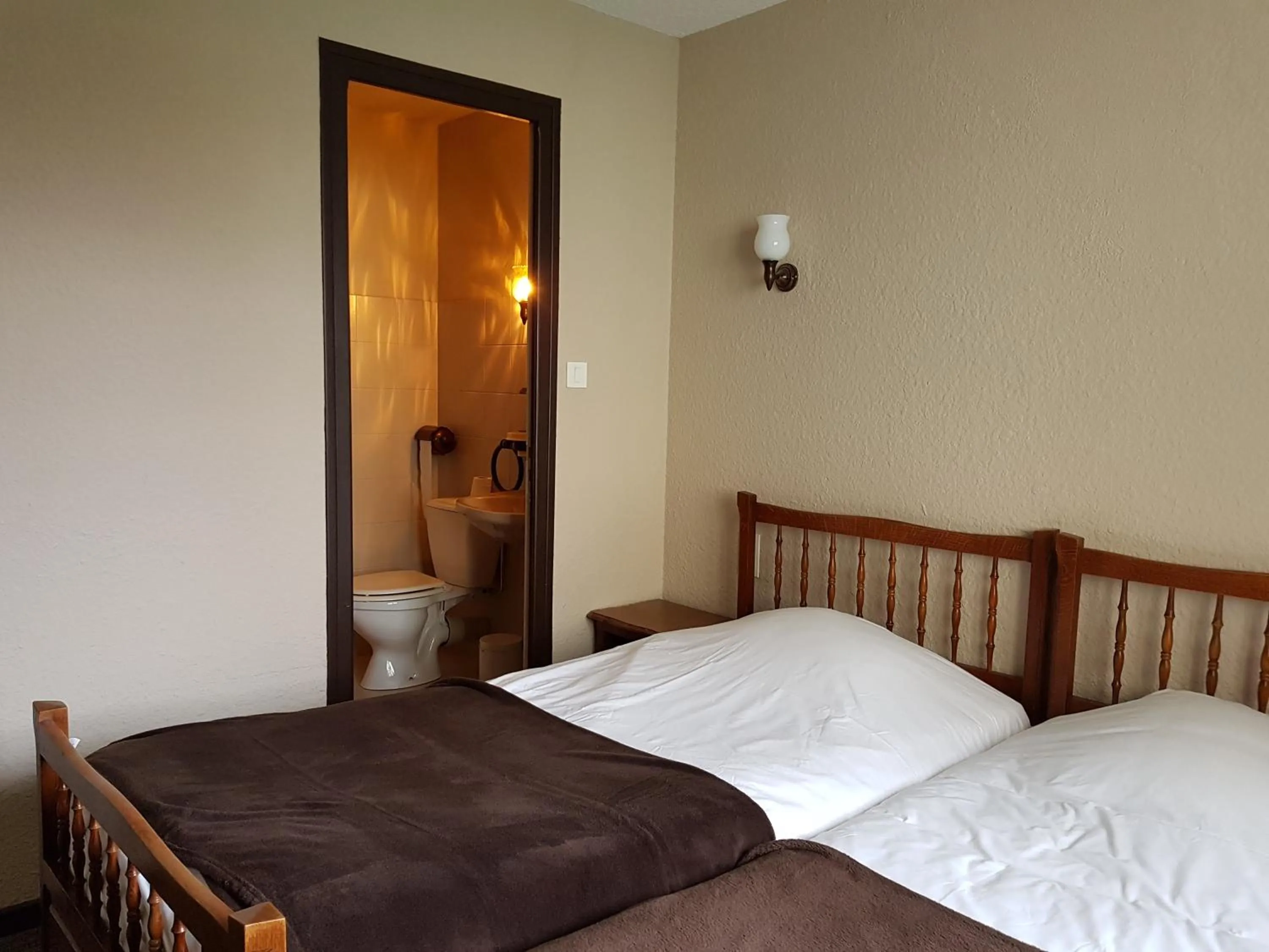 Bed in Hotel Restaurant La Sirène