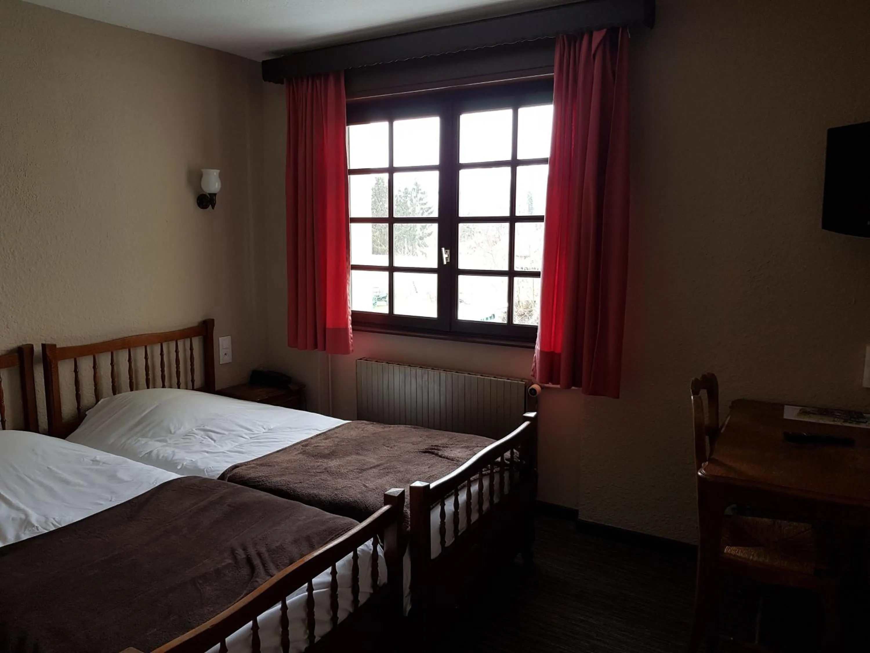 Bed in Hotel Restaurant La Sirène