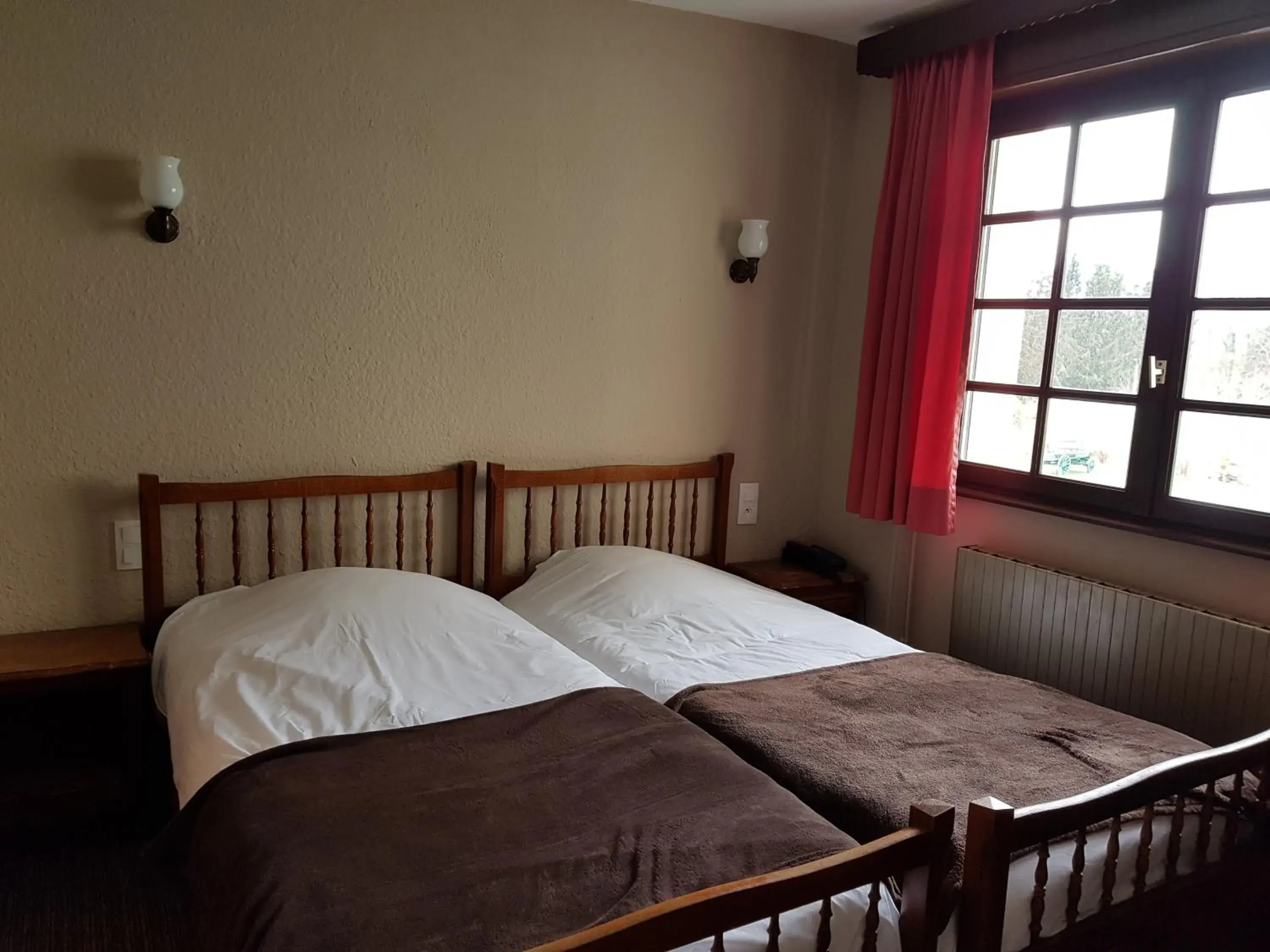 Twin Room in Hotel Restaurant La Sirène Twin Room in Hotel Restaurant La Sirène