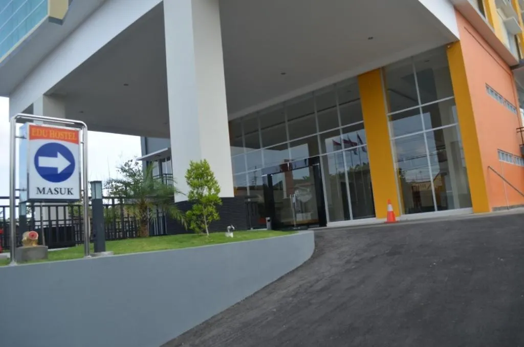 Facade/entrance in EDU Hostel