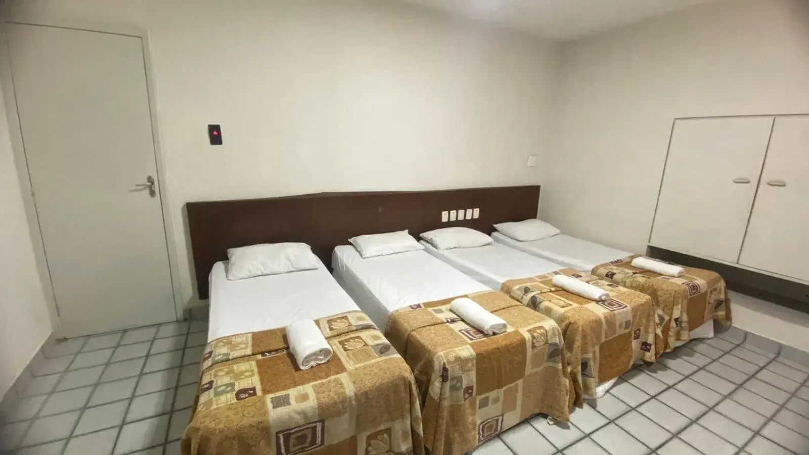 Quadruple Room in Center Plaza Hotel Quadruple Room in Center Plaza Hotel