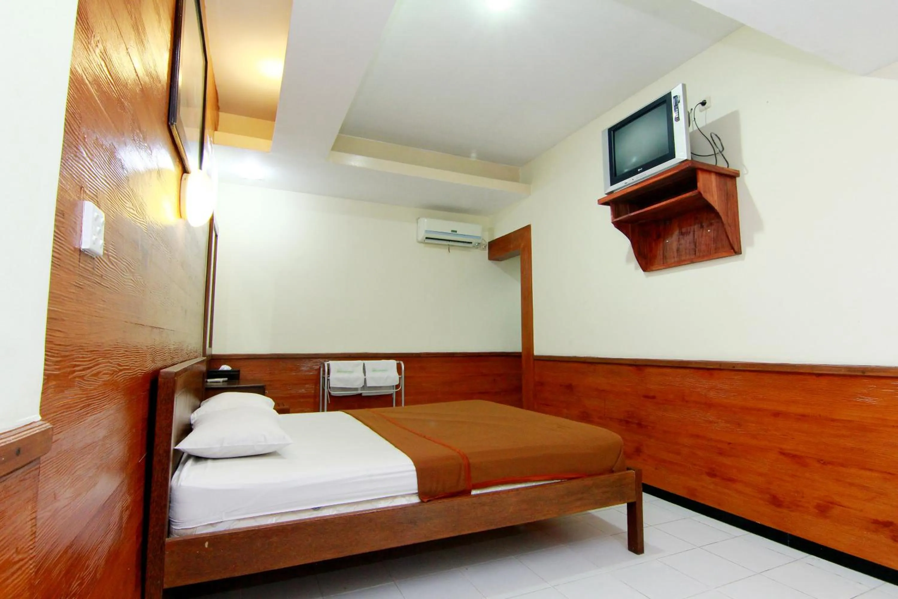 Bed in The Soemarsono Hotel