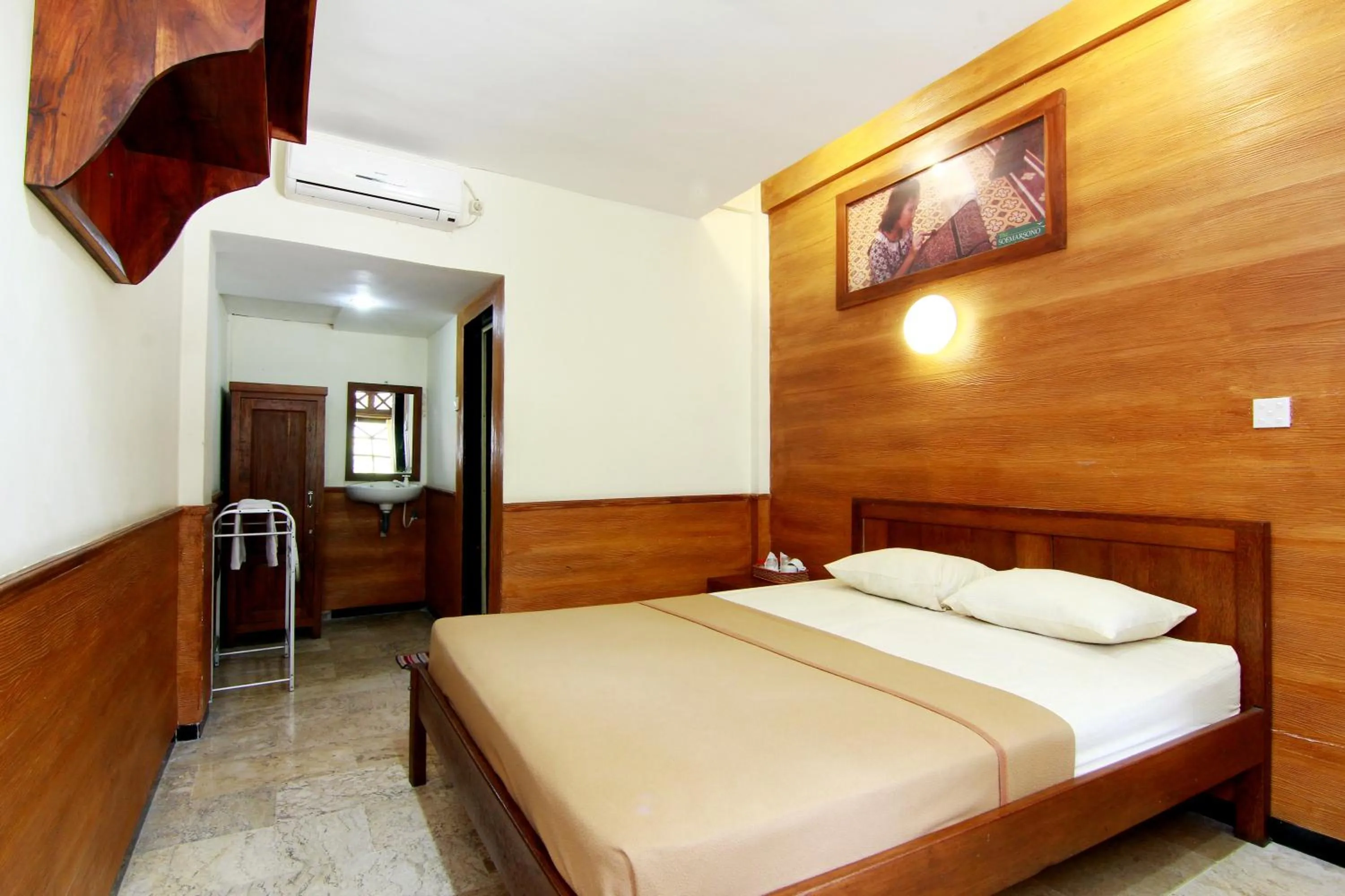 Bed in The Soemarsono Hotel