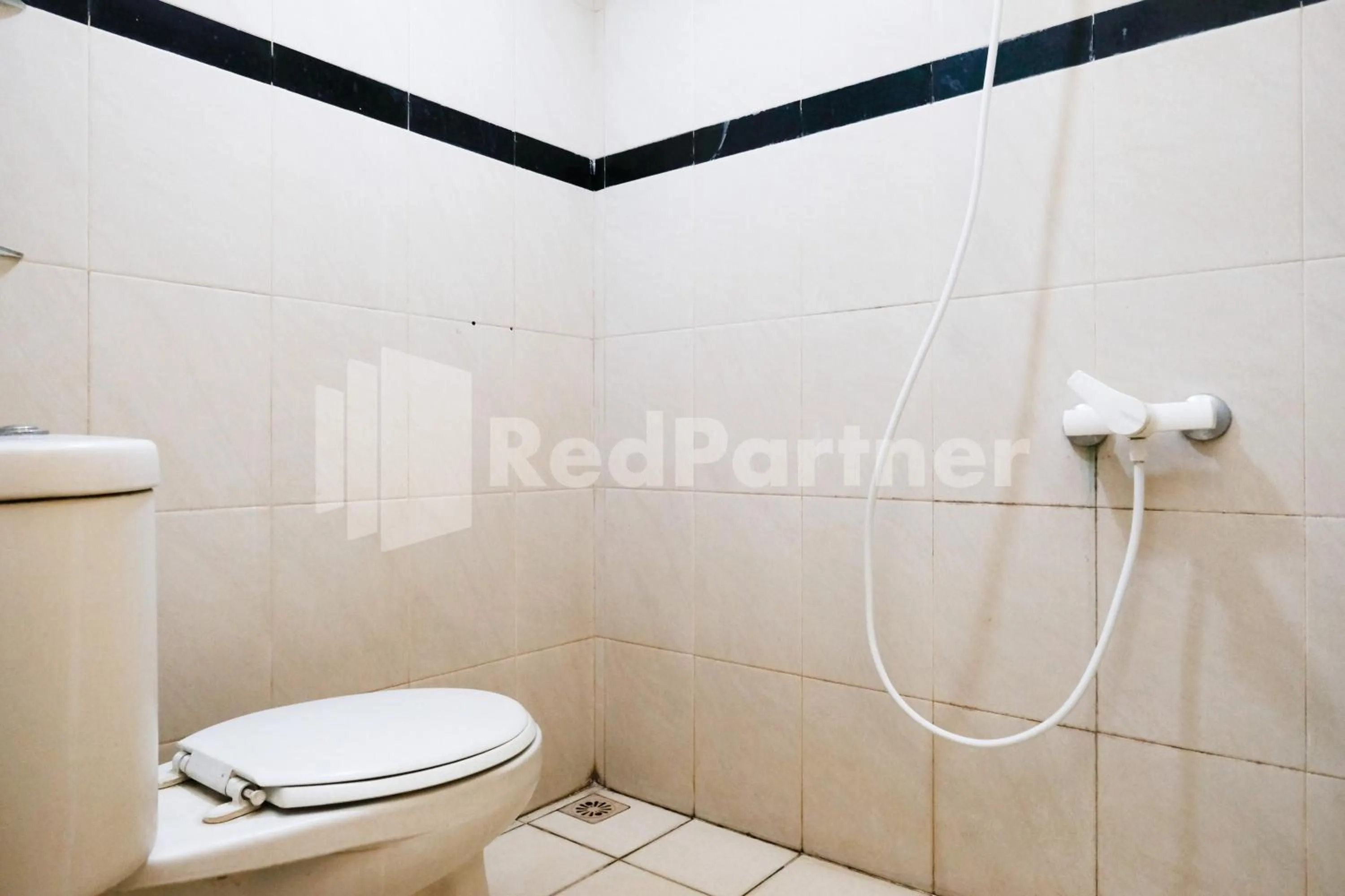 Bathroom in The Soemarsono Hotel near Ambarrukmo Plaza Mall RedPartner