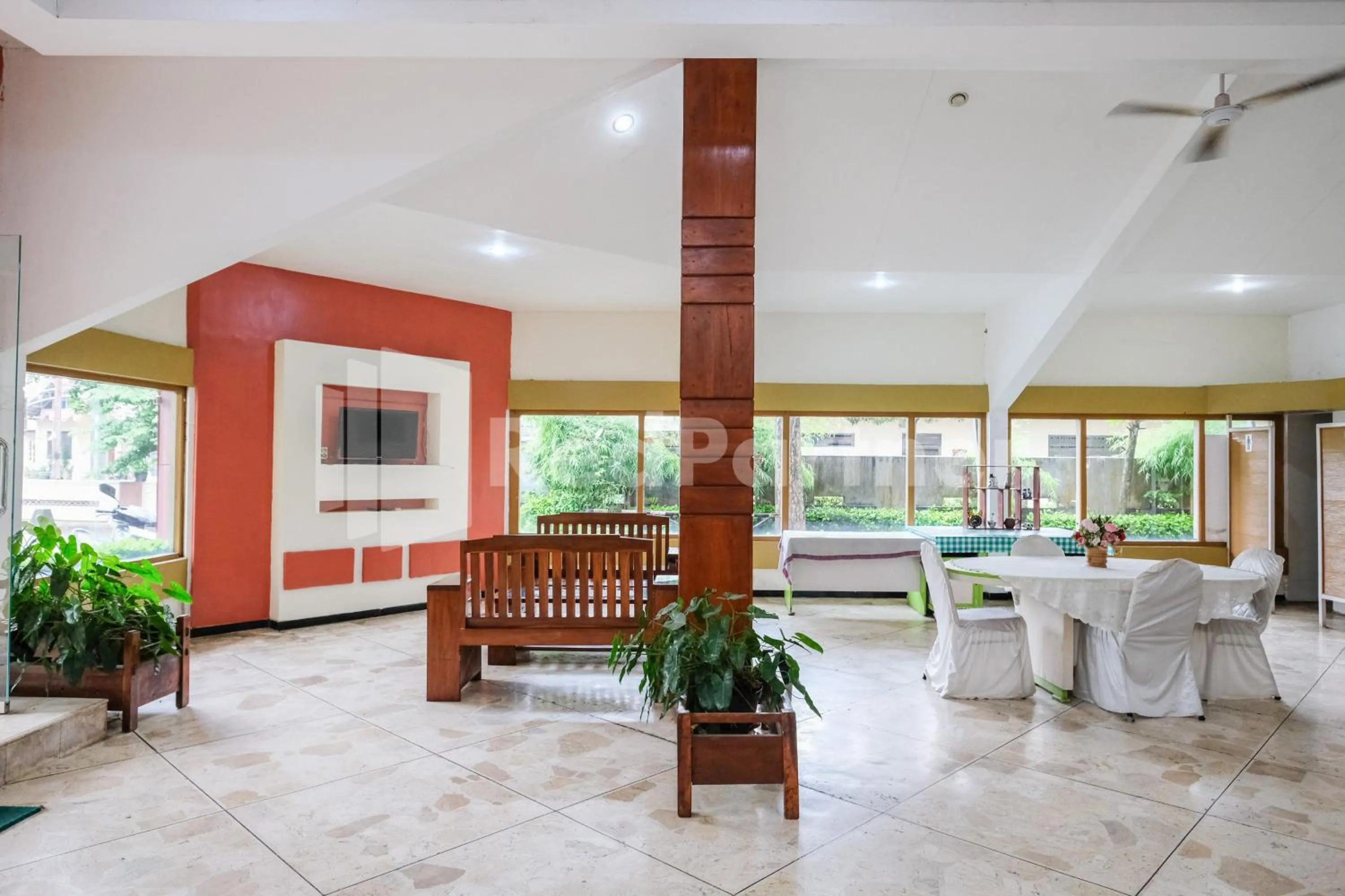 Seating area in The Soemarsono Hotel near Ambarrukmo Plaza Mall RedPartner