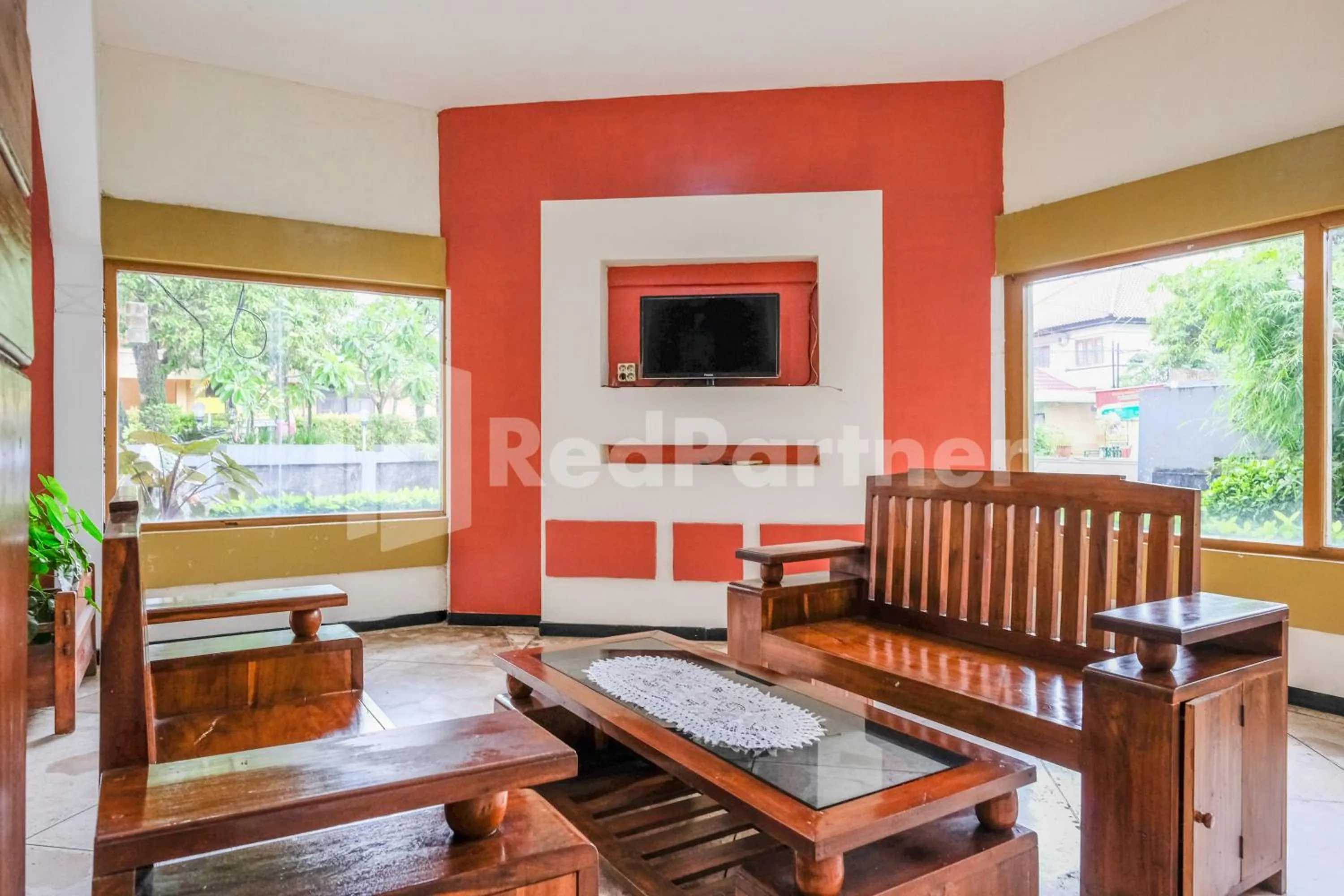 Seating area in The Soemarsono Hotel near Ambarrukmo Plaza Mall RedPartner