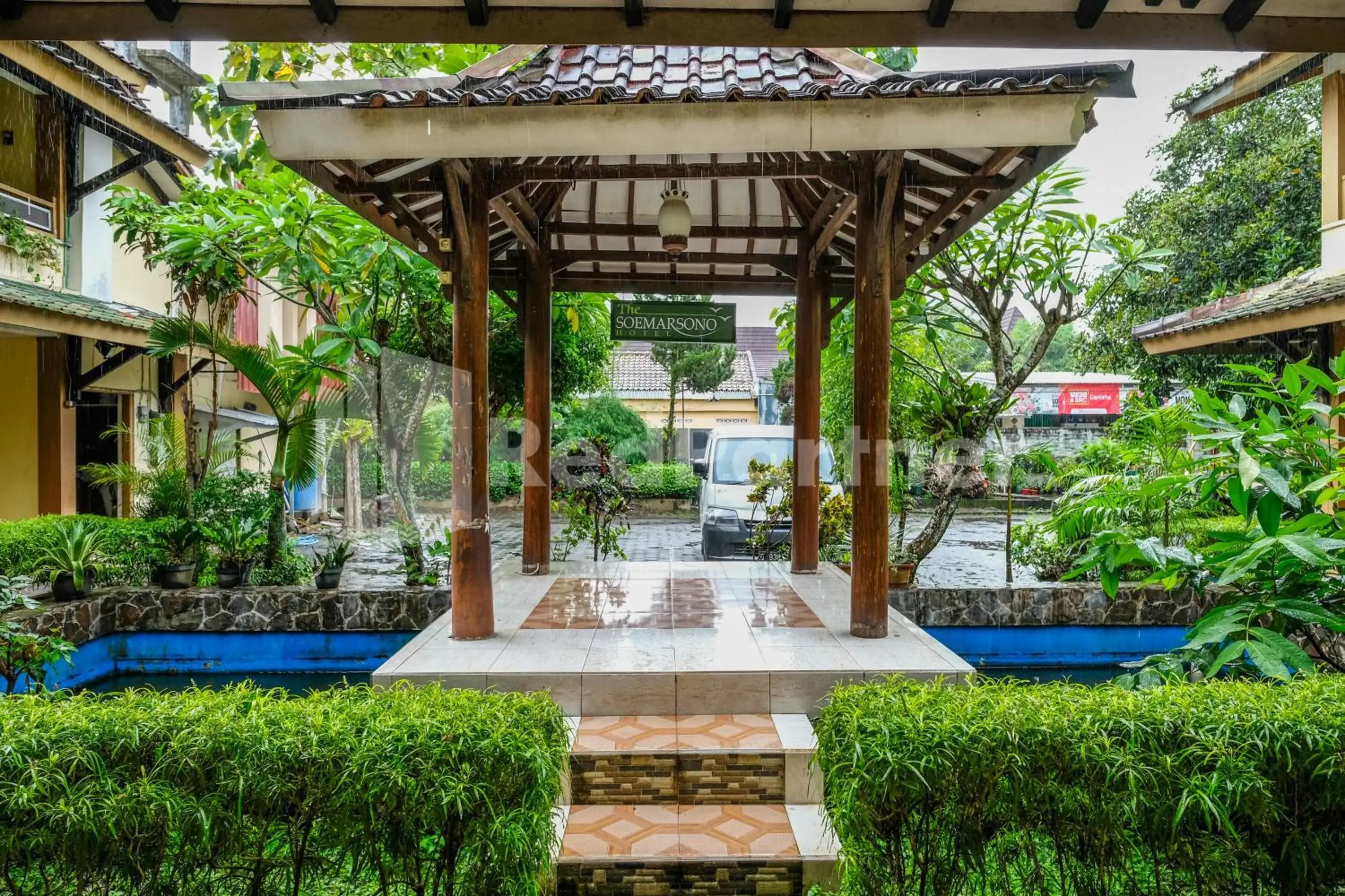 Property building in The Soemarsono Hotel near Ambarrukmo Plaza Mall RedPartner Property building in The Soemarsono Hotel near Ambarrukmo Plaza Mall RedPartner