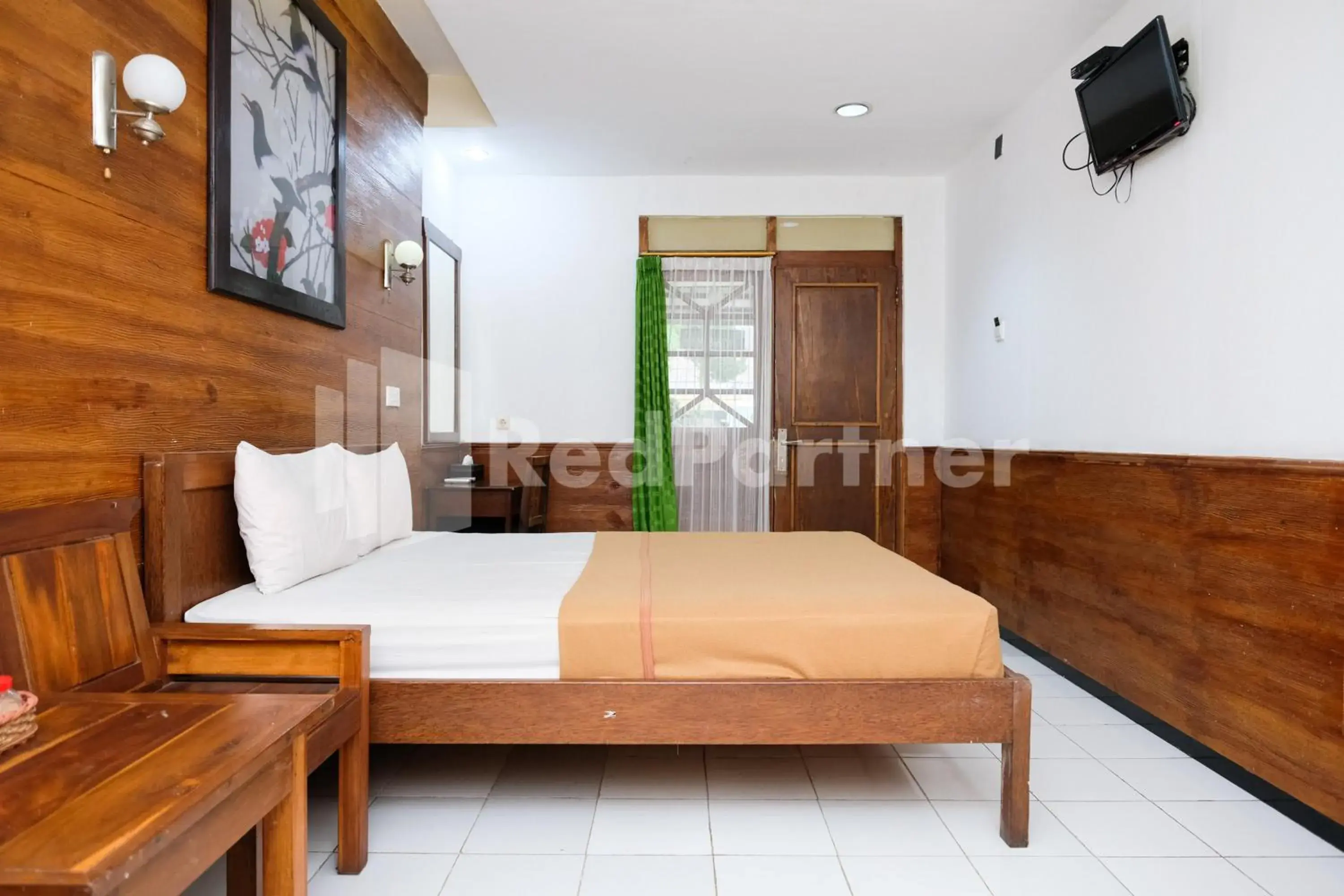 Bedroom, Bed in The Soemarsono Hotel near Ambarrukmo Plaza Mall RedPartner Bedroom, Bed in The Soemarsono Hotel near Ambarrukmo Plaza Mall RedPartner