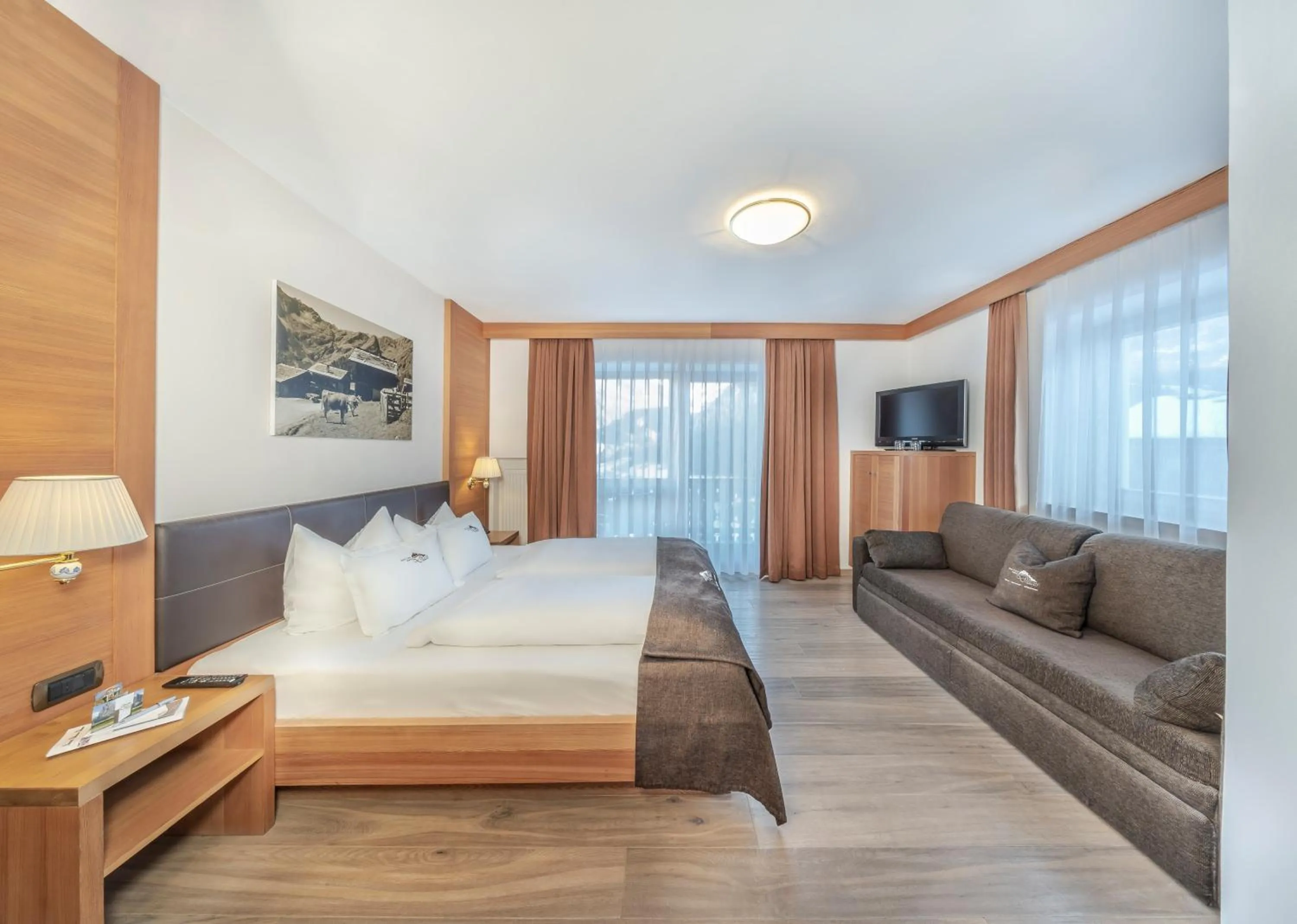 Photo of the whole room, Bed in Hotel Chalet Dlaces