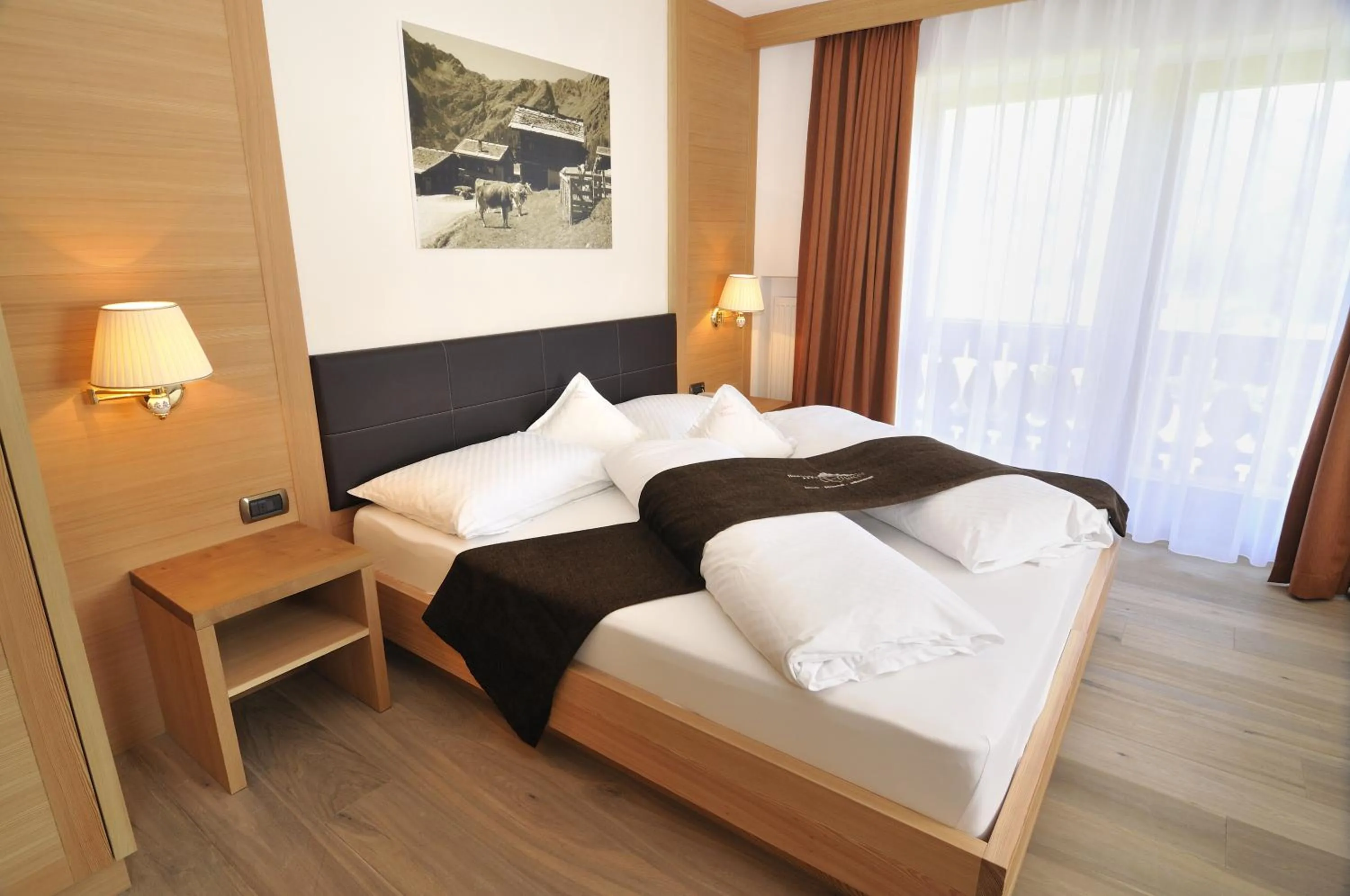 Photo of the whole room, Bed in Hotel Chalet Dlaces