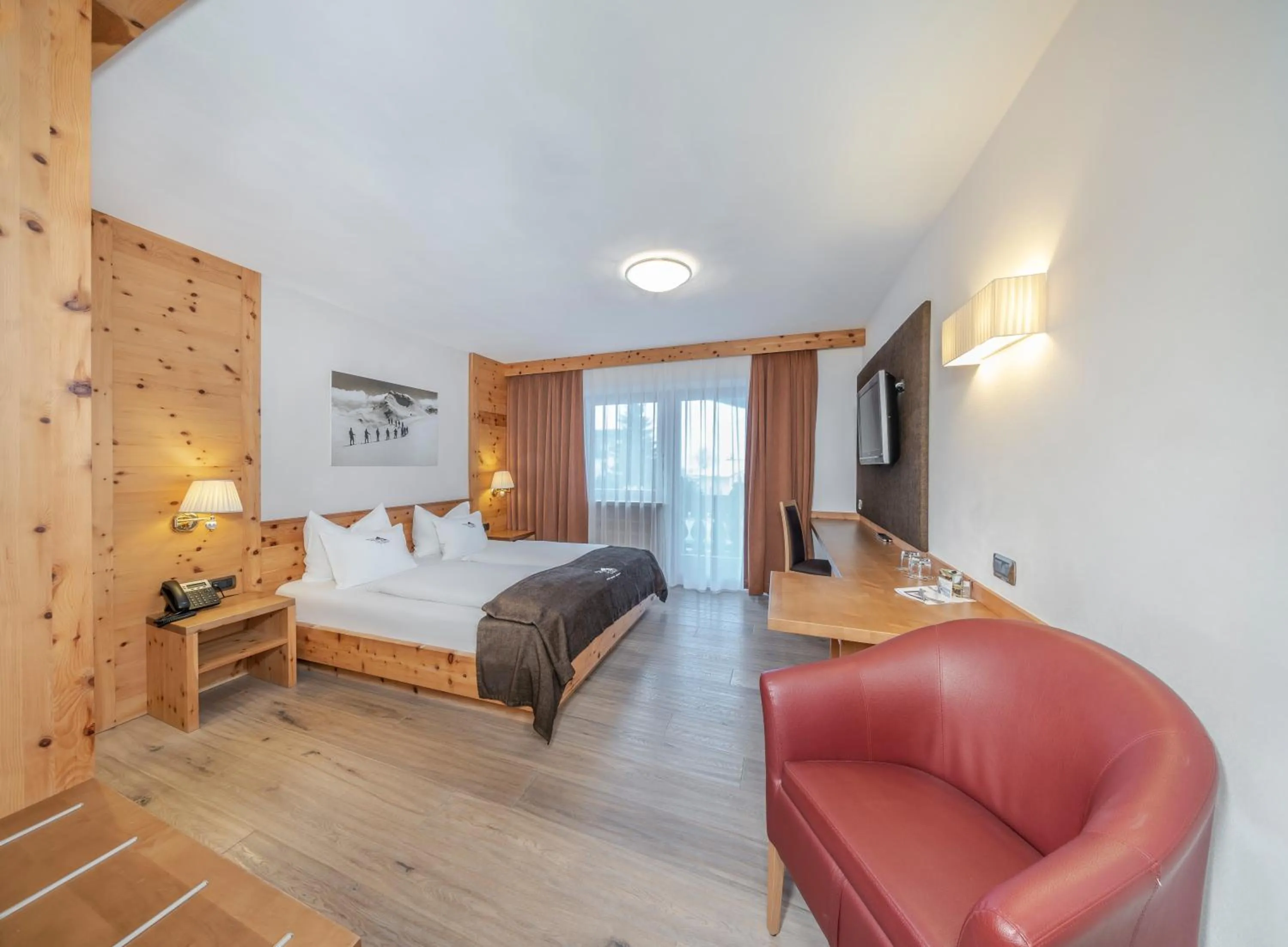 Photo of the whole room, Bed in Hotel Chalet Dlaces