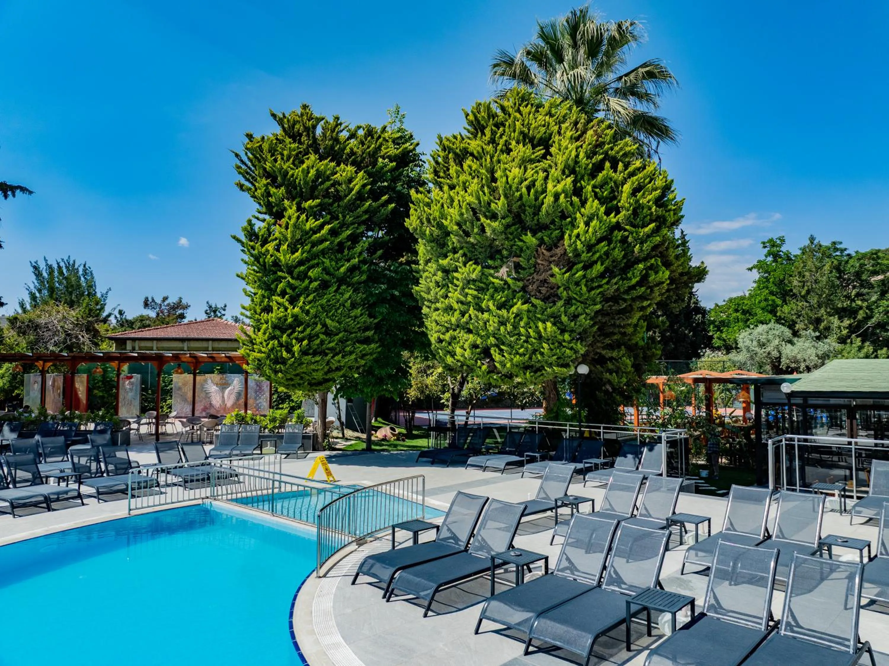 Marbel Hotel by PalmWings