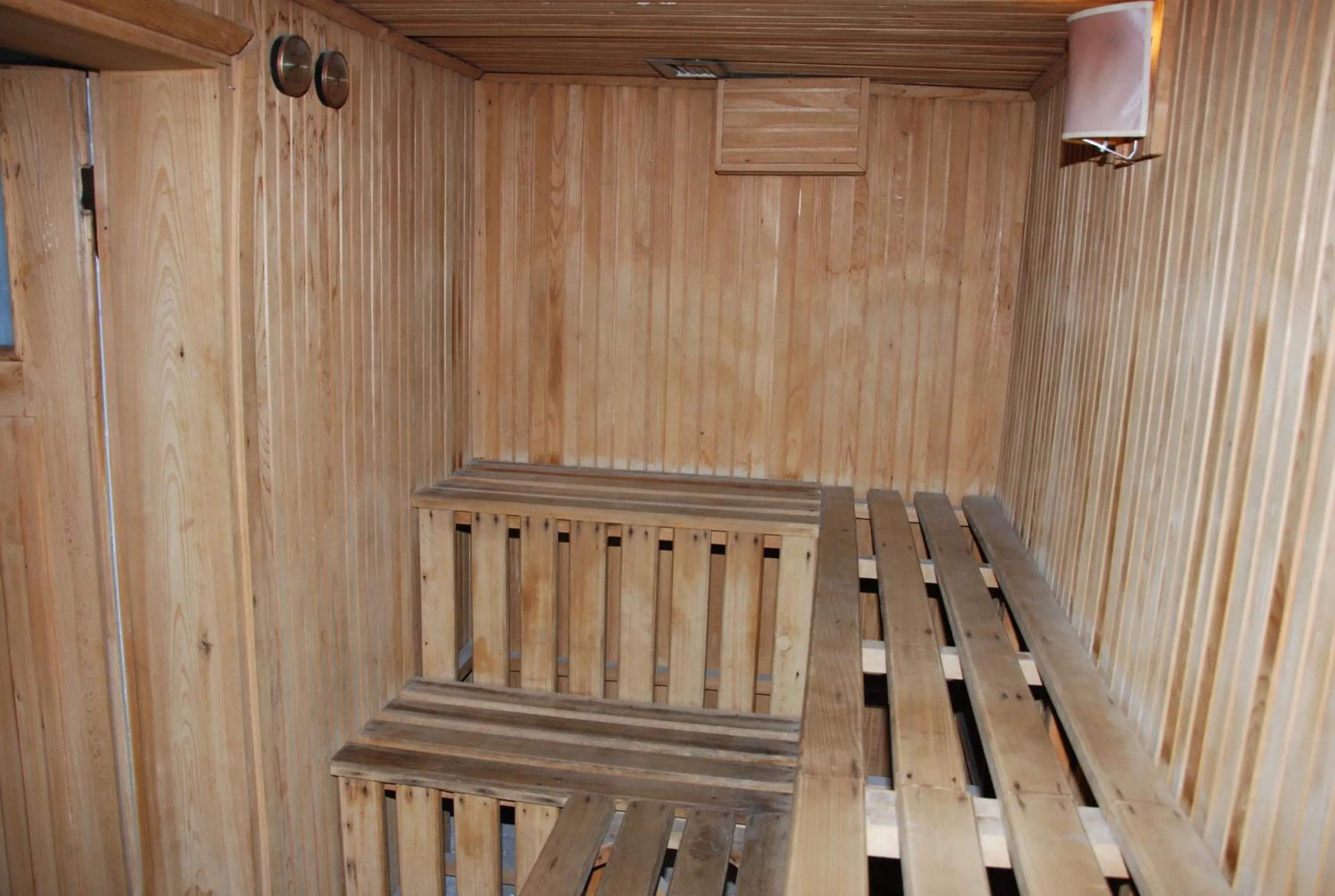 Squash in Marbel Hotel by PalmWings