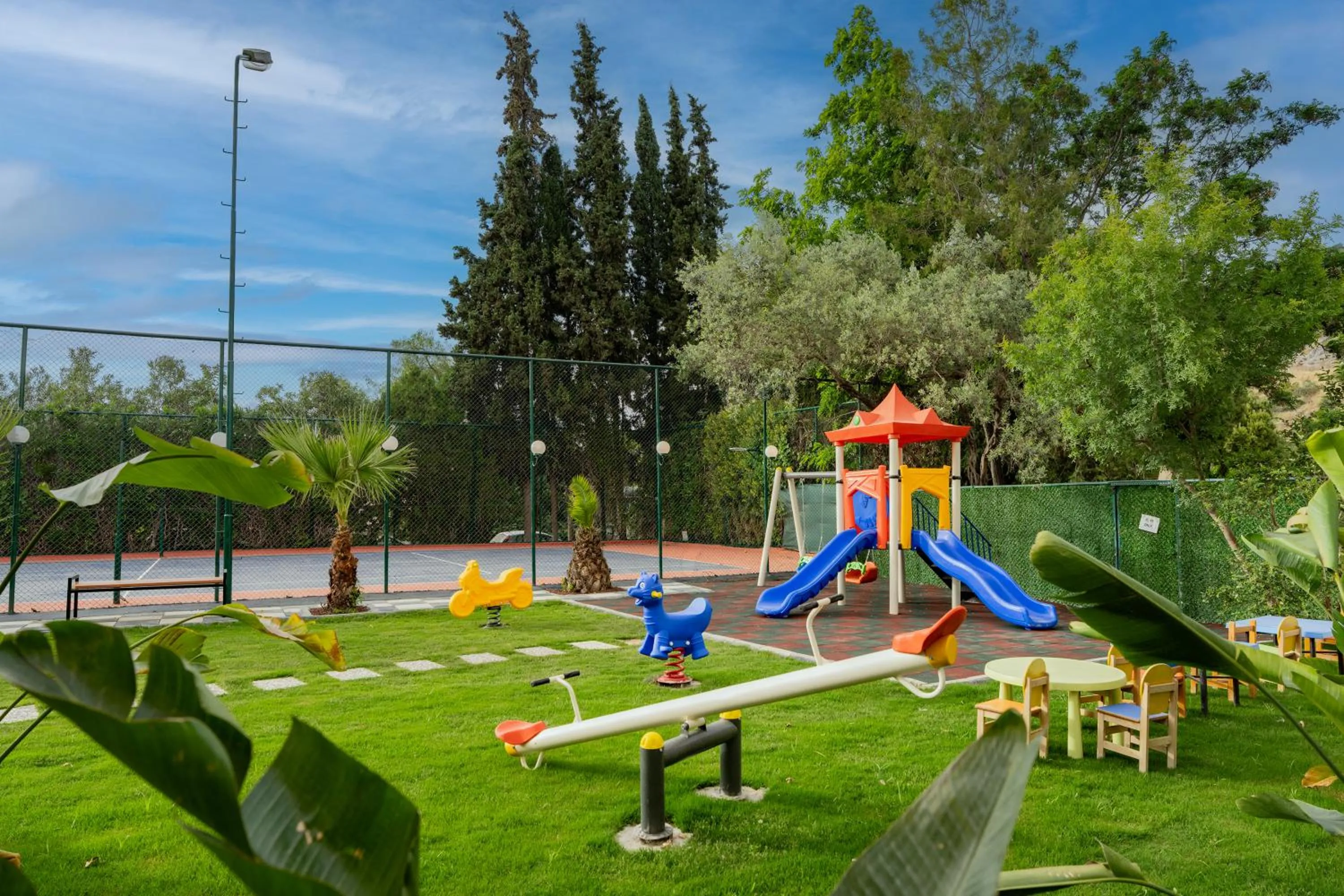 Marbel Hotel by PalmWings