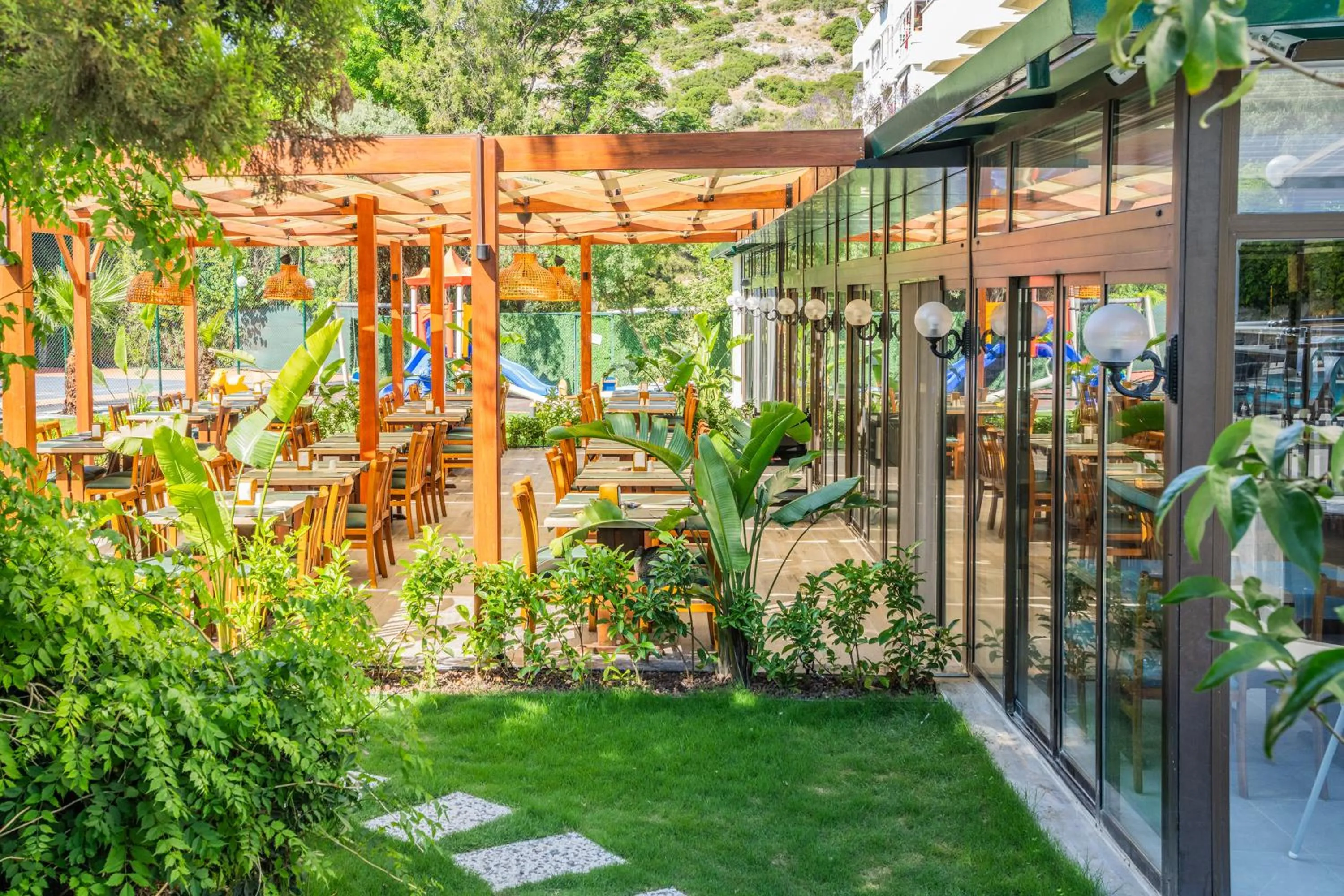 Marbel Hotel by PalmWings