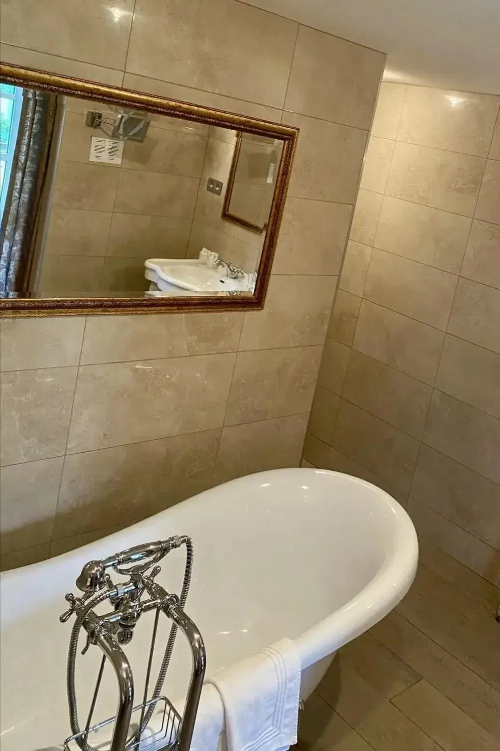 Suite in Hotel L'Ami du Chambertin Suite in Hotel L'Ami du Chambertin