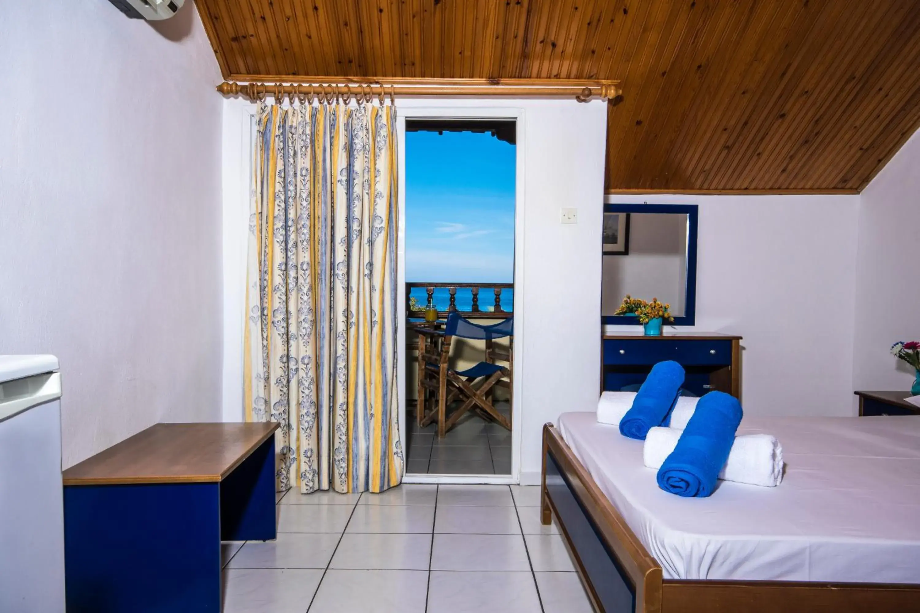 Twin Room with Sea View in Hotel Vlassis Twin Room with Sea View in Hotel Vlassis