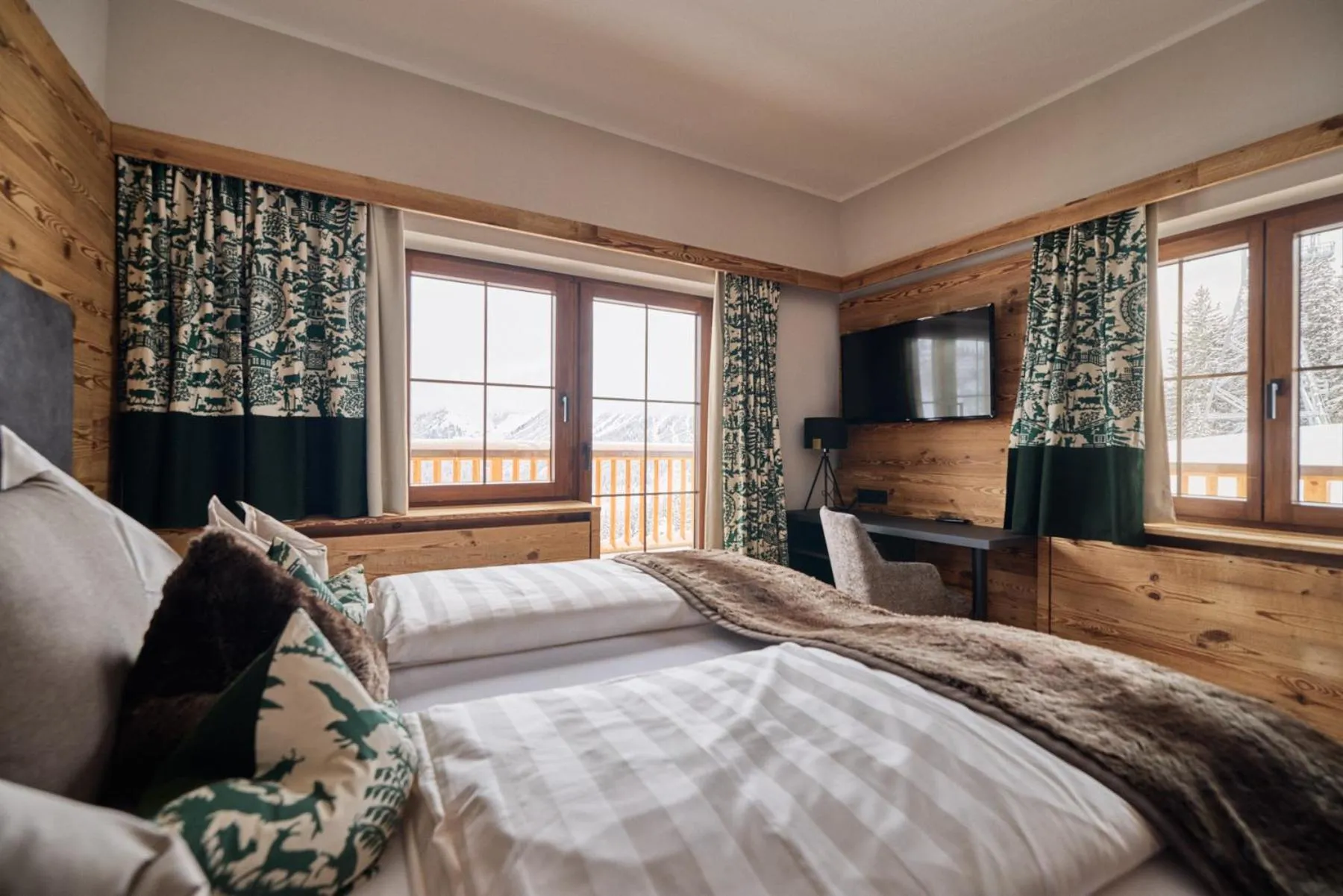 Photo of the whole room, Bed in Hotel & Chalet Montana
