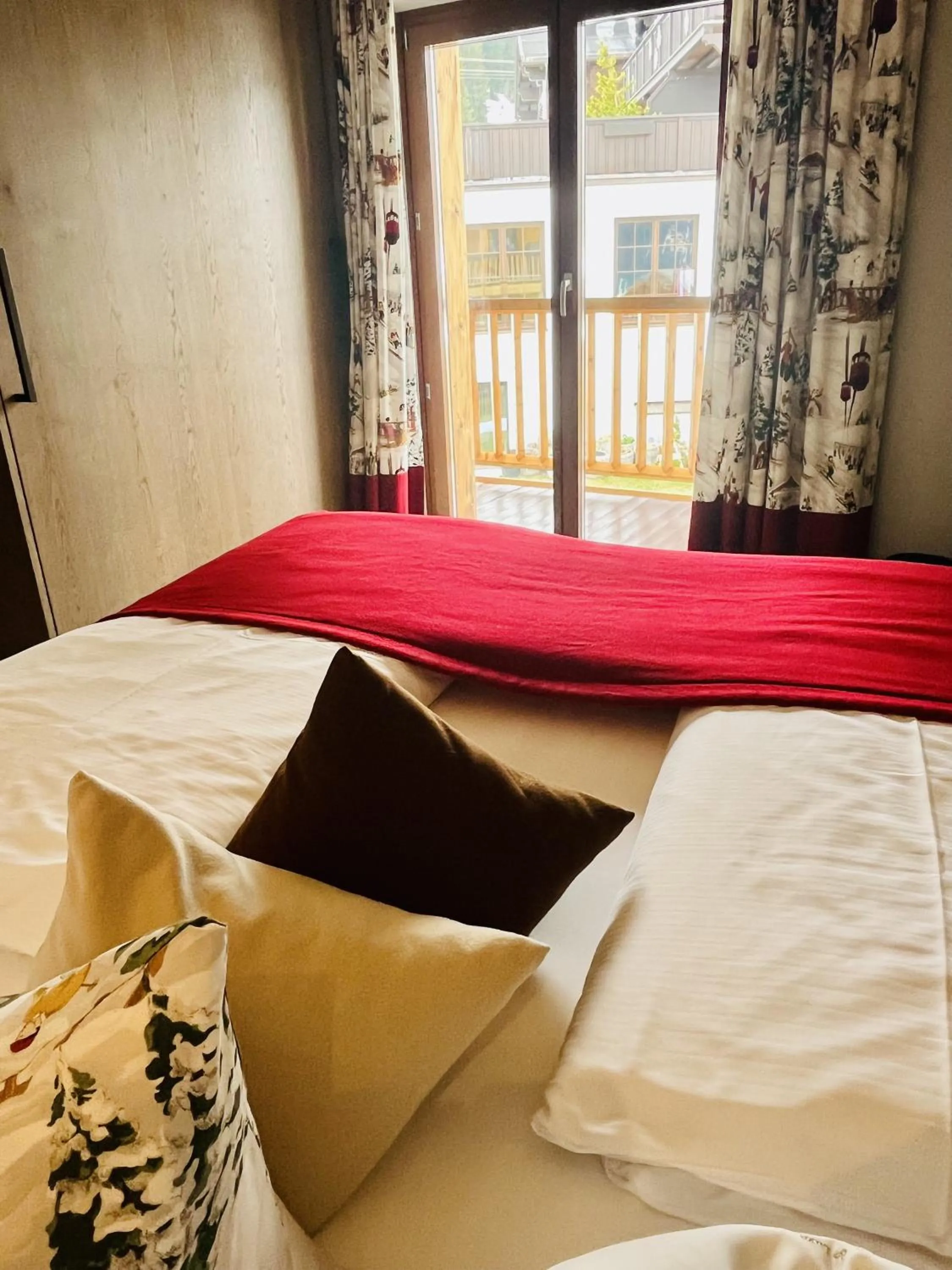 View (from property/room), Bed in Hotel & Chalet Montana