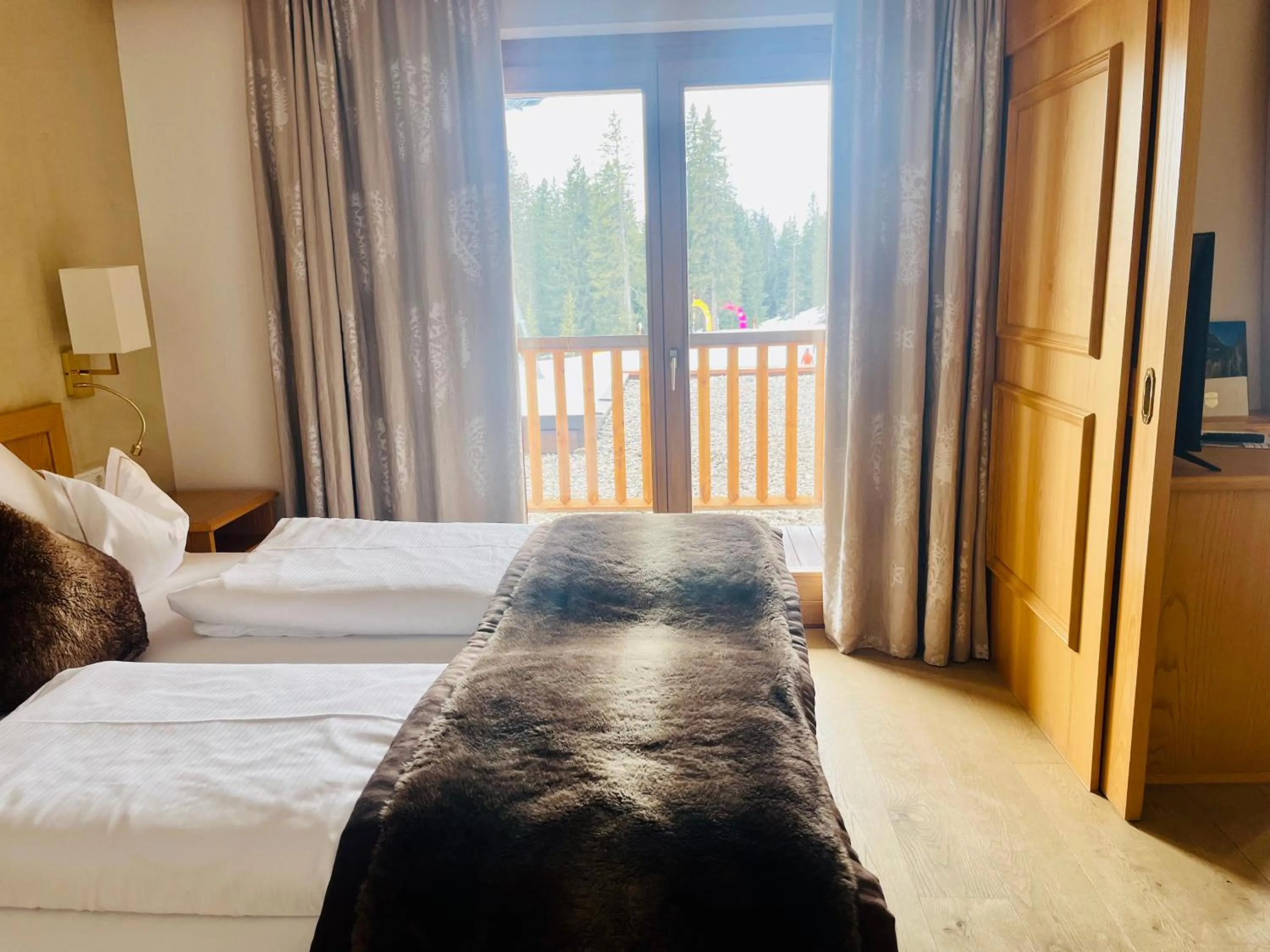 Bed in Hotel & Chalet Montana