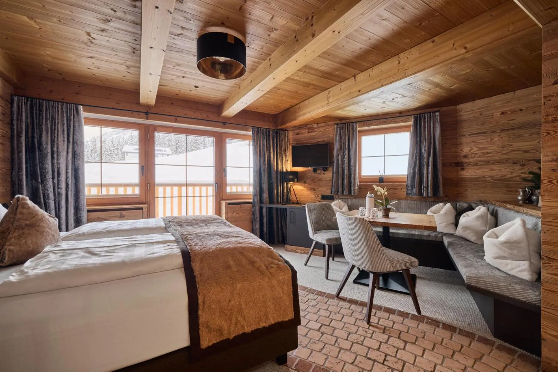 Photo of the whole room, Bed in Hotel & Chalet Montana