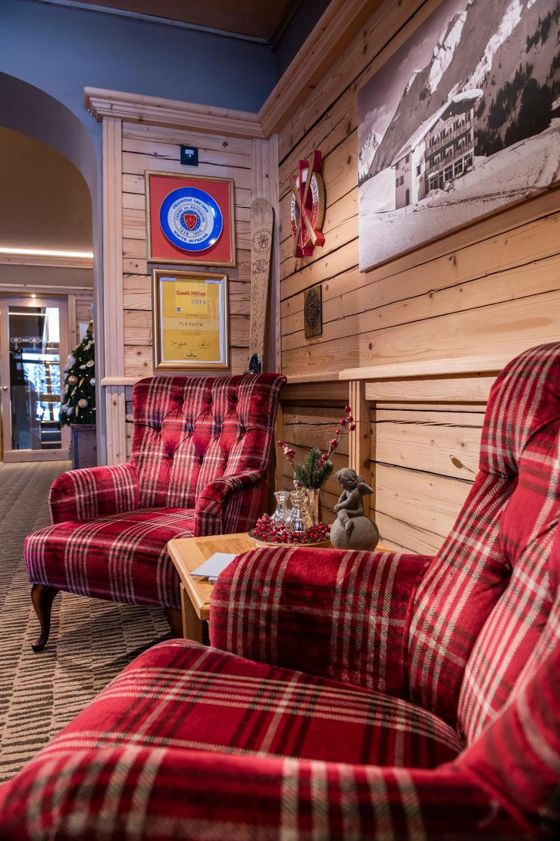 Lobby or reception in Hotel & Chalet Montana