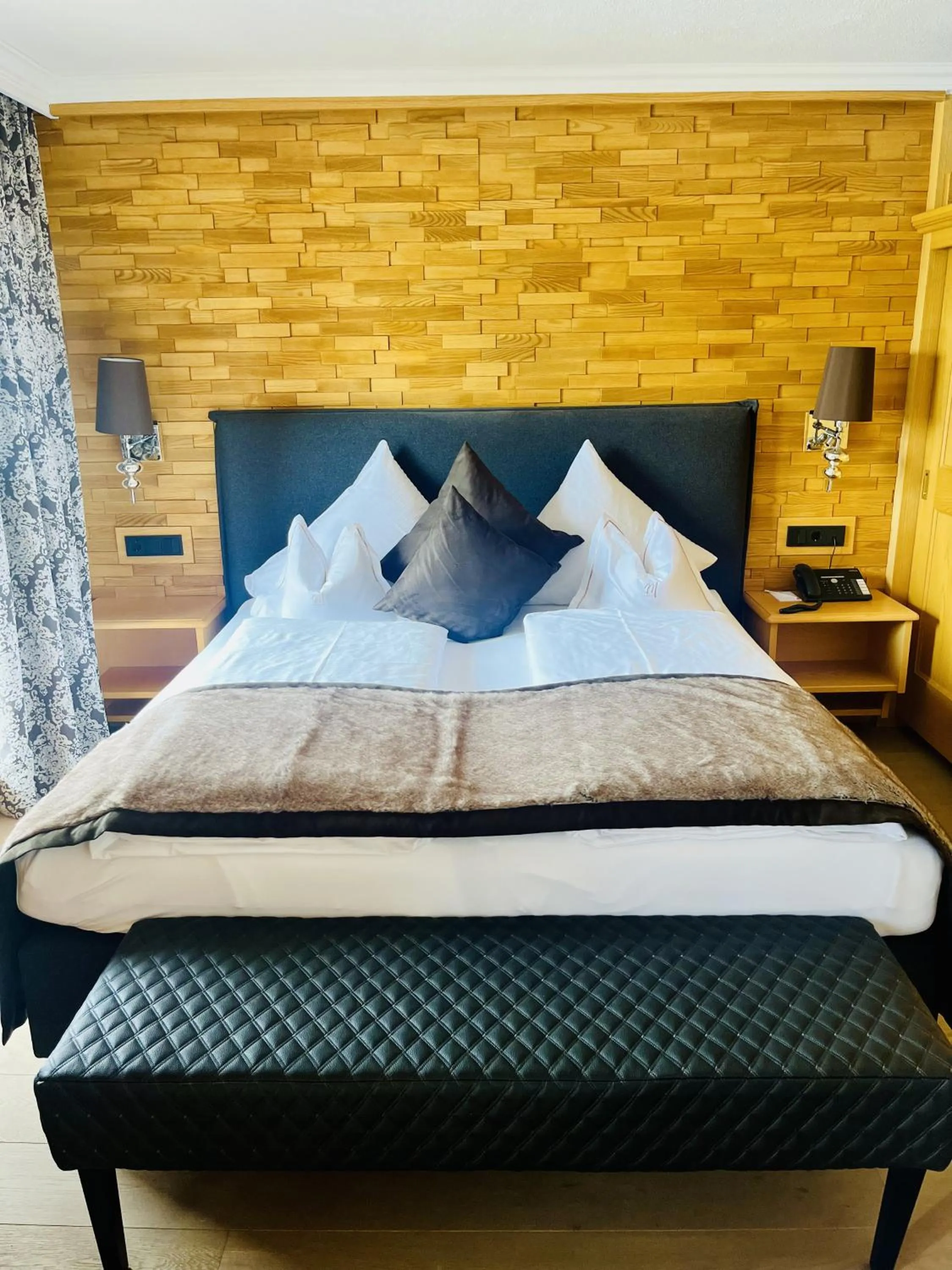 Photo of the whole room, Bed in Hotel & Chalet Montana