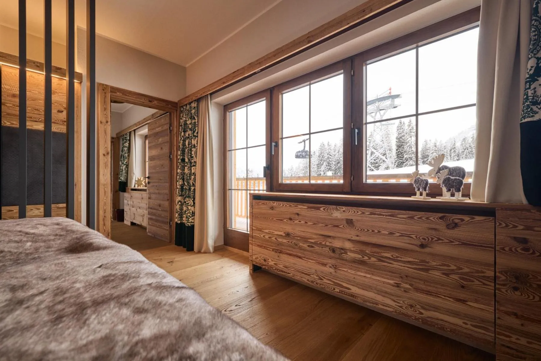 View (from property/room), Bed in Hotel & Chalet Montana